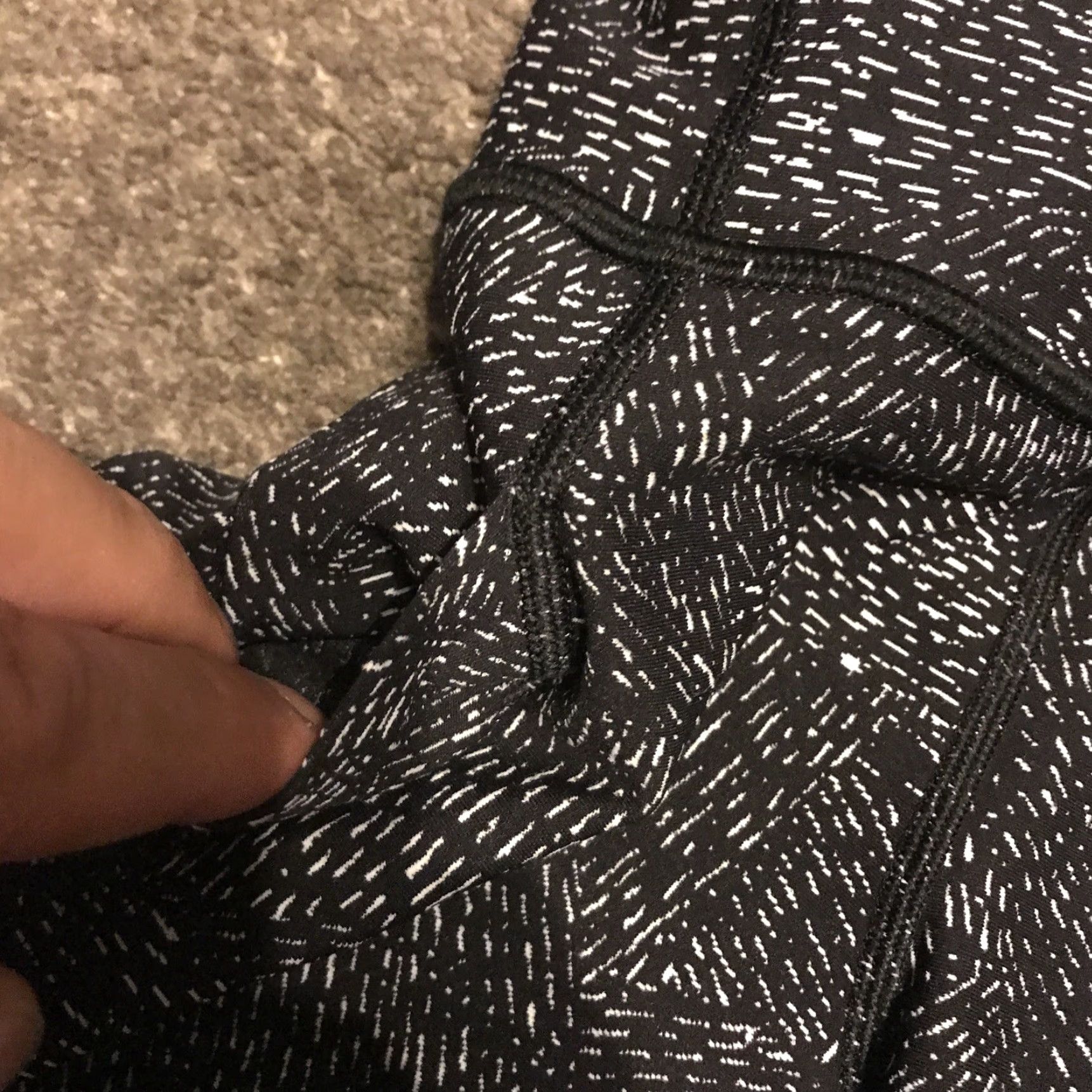 Athleta Athleta Leggings 7/8 XS Black Stash Pocket II Printed Salutation Athletic Womens Yoga Running Gym 7/8 Tight Size 26" / US 2 / IT 38 - 3 Thumbnail