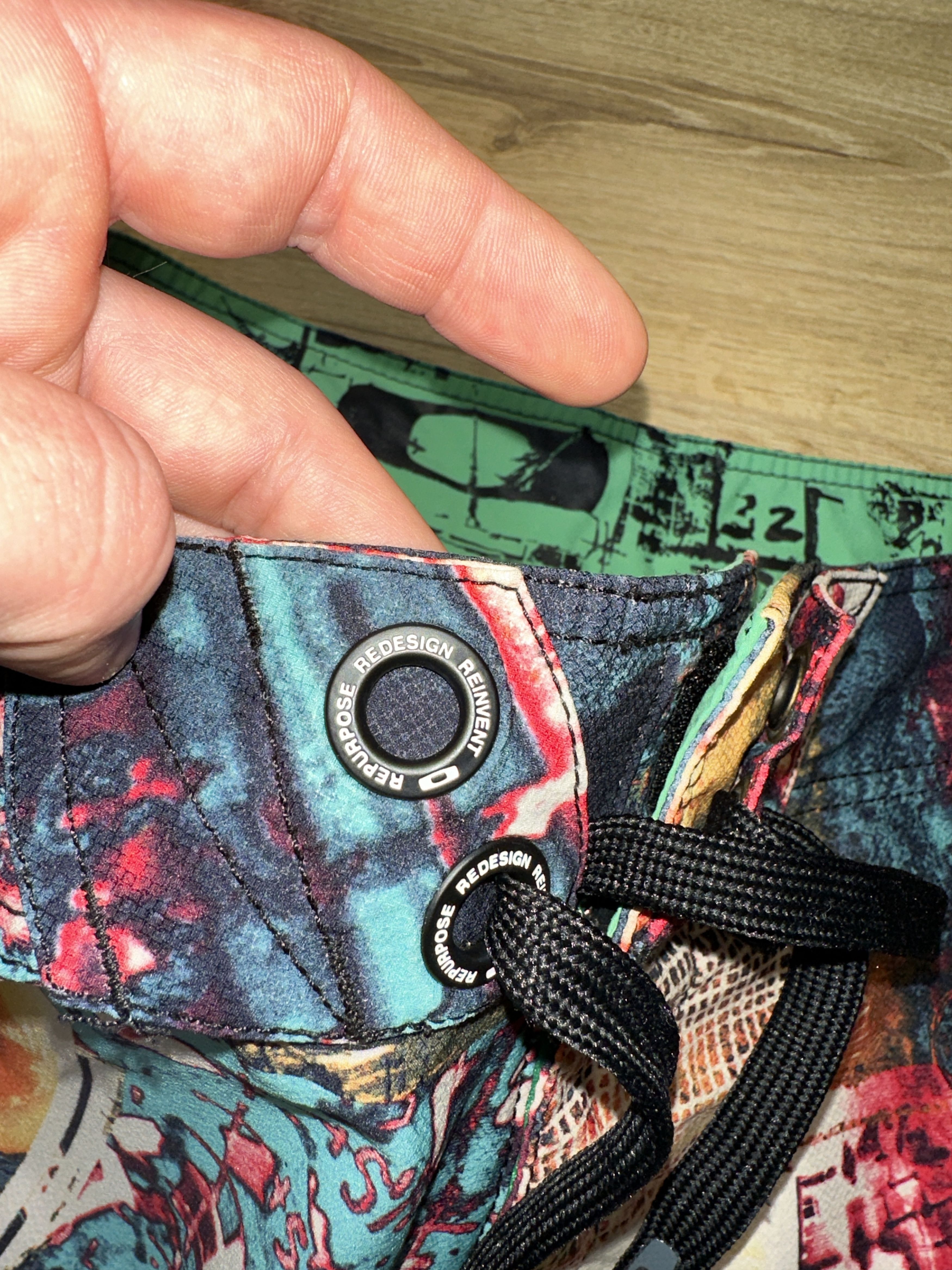Oakley Exclusive Oakley Reinvent Graphic Boardshorts Shorts Size 32 Size US 32 / EU 48 - 9 Thumbnail