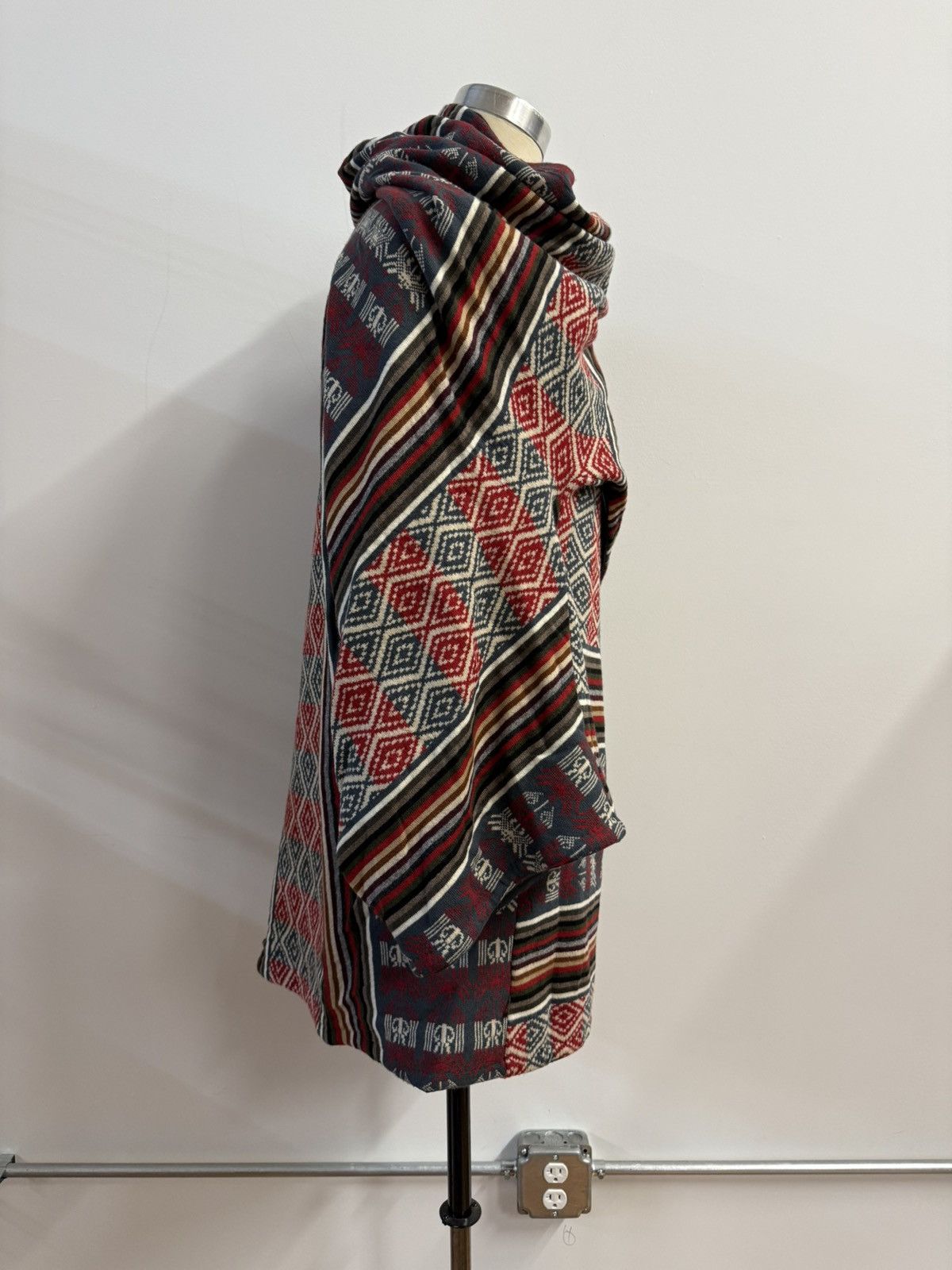 Alexander McQueen Alexander McQueen Lee-Era 100% Wool Jacquard Hooded Poncho Size US M / EU 48-50 / 2 - 2 Thumbnail