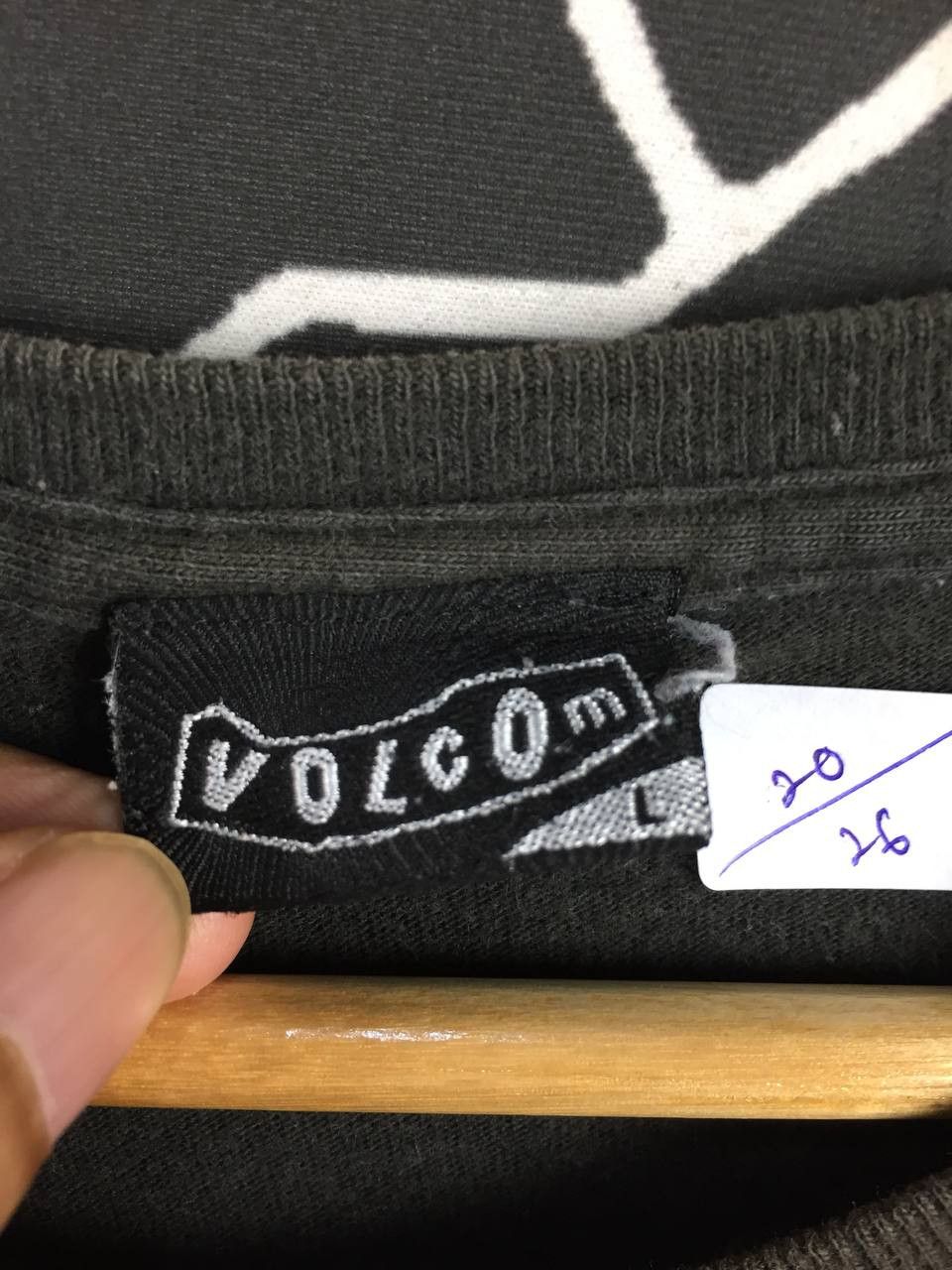 Volcom Vtg 90s 00s Sunfaded Volcom Stone Skateboards Tee Size US L / EU 52-54 / 3 - 9 Thumbnail