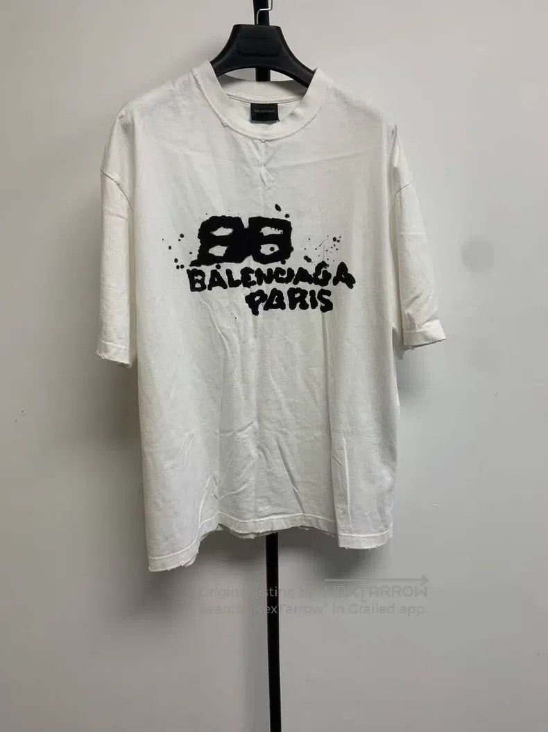 Balenciaga Balenciaga Printed Round Neck Short Sleeve T-Shirt in Whit Size US S / EU 44-46 / 1 - 1 Thumbnail