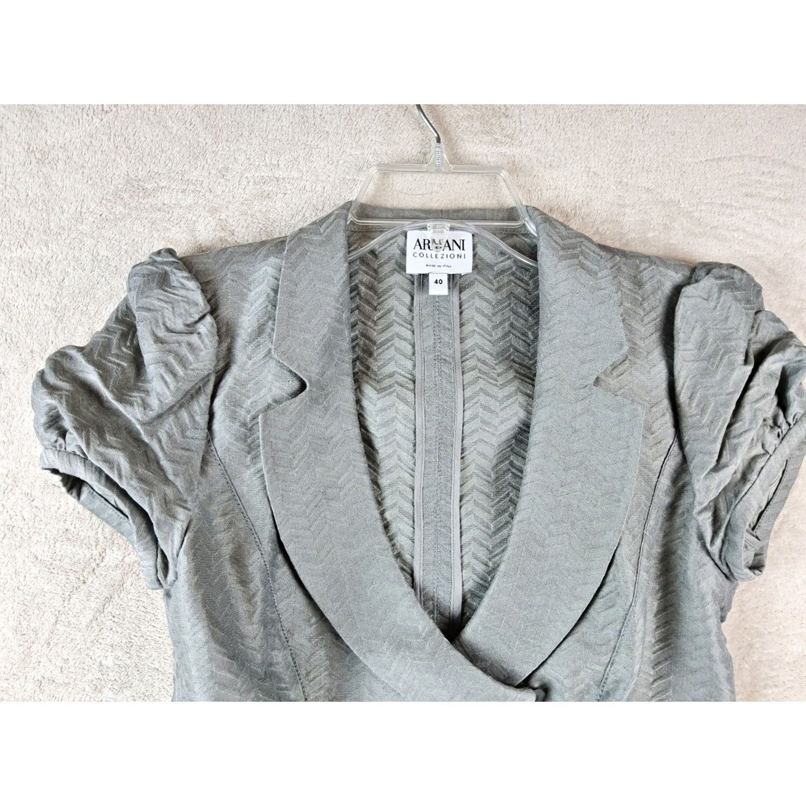 Armani Armani Collezioni Blouse Women's Short Sleeve Two Button Top Size 40 Gray Size S / US 4 / IT 40 - 4 Thumbnail