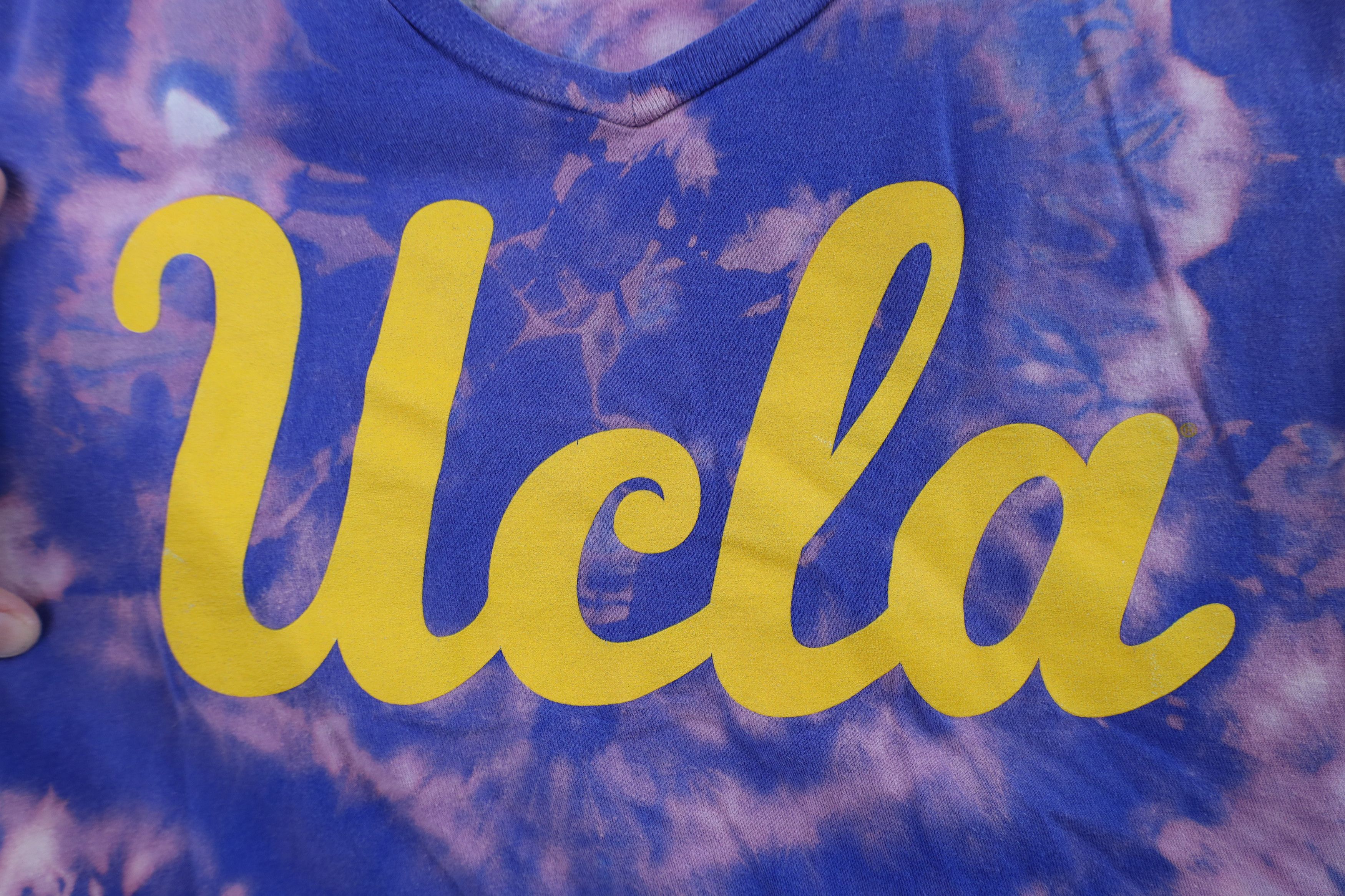 Vintage Vintage Y2K Acid Wash UCLA V-Neck T-Shirt Blue Cotton Size M / US 6-8 / IT 42-44 - 4 Thumbnail