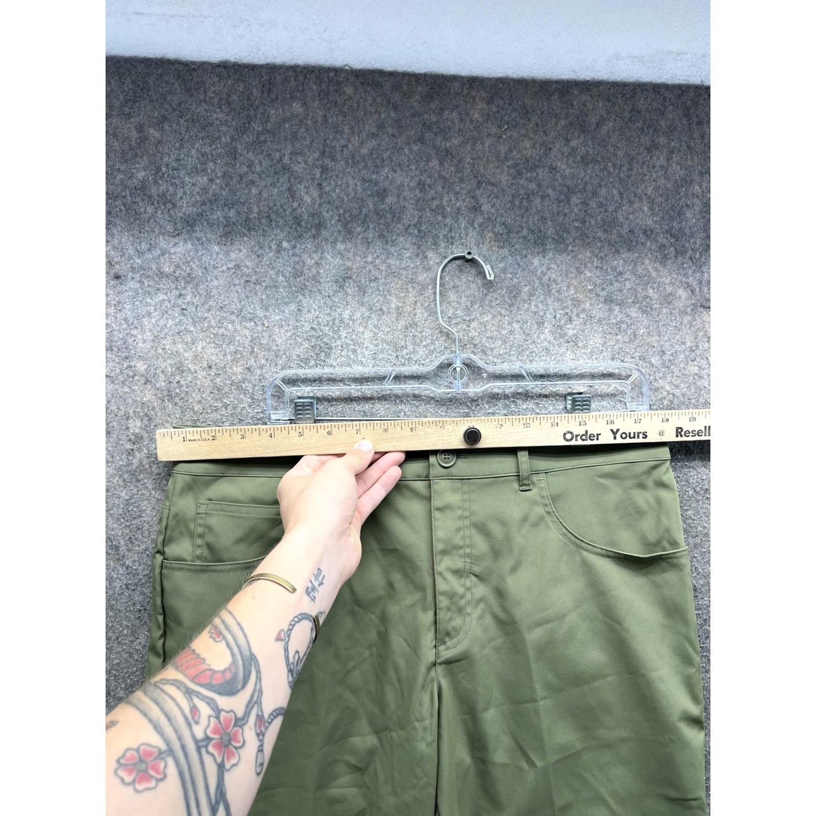 Lacoste Lacoste Sport Shorts Mens 34 Green Chino Slim Flat Front 8 Inseam Casual Summer Slashed Pockets Slim Fit Size US 34 / EU 50 - 4 Thumbnail