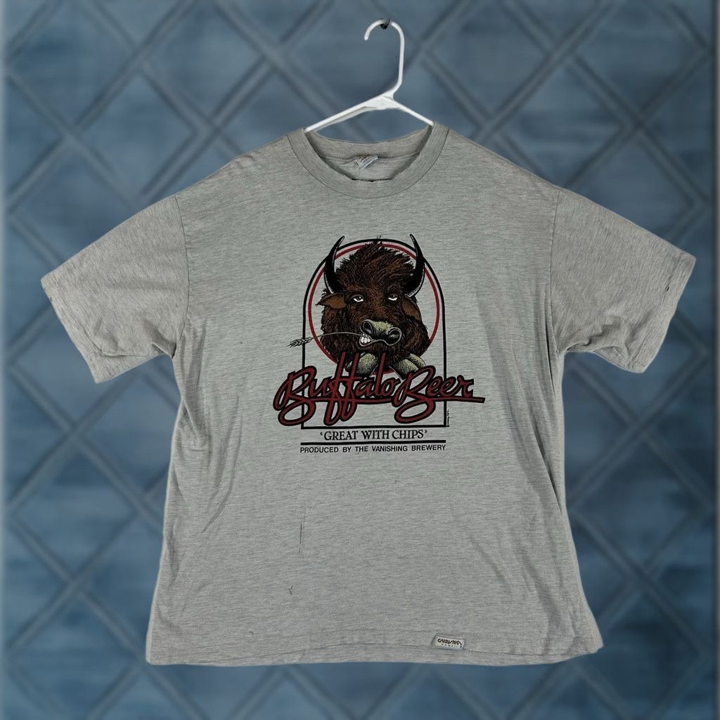 Vintage VINTAGE Crazy Shirts Hawaii T-Shirt Mens Large Gray Buffalo Graphic Print FLAWED Size US L / EU 52-54 / 3 - 1 Thumbnail