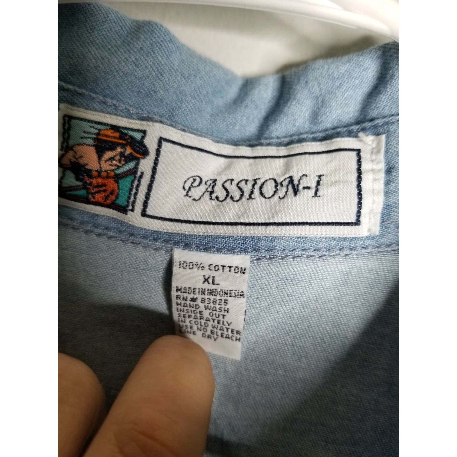 Denime VINTAGE Passion-I Lucky Casino Cards Embroidered Denim Shirt Women’s L Distressed 1990s Blue Shirt Mens Womens? Size L / US 10 / IT 46 - 5 Thumbnail