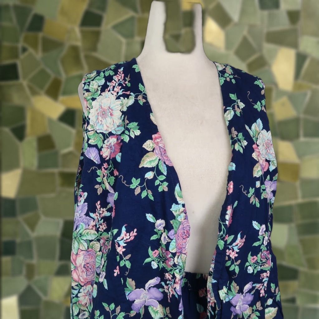Vintage VINTAGE 80s Navy Blue Floral Vest and Midi Skirt Matching Set XXL Women Two Piece Outfit/Set Cotton Floral 2XL Size 40" / US 18 - 1 Thumbnail