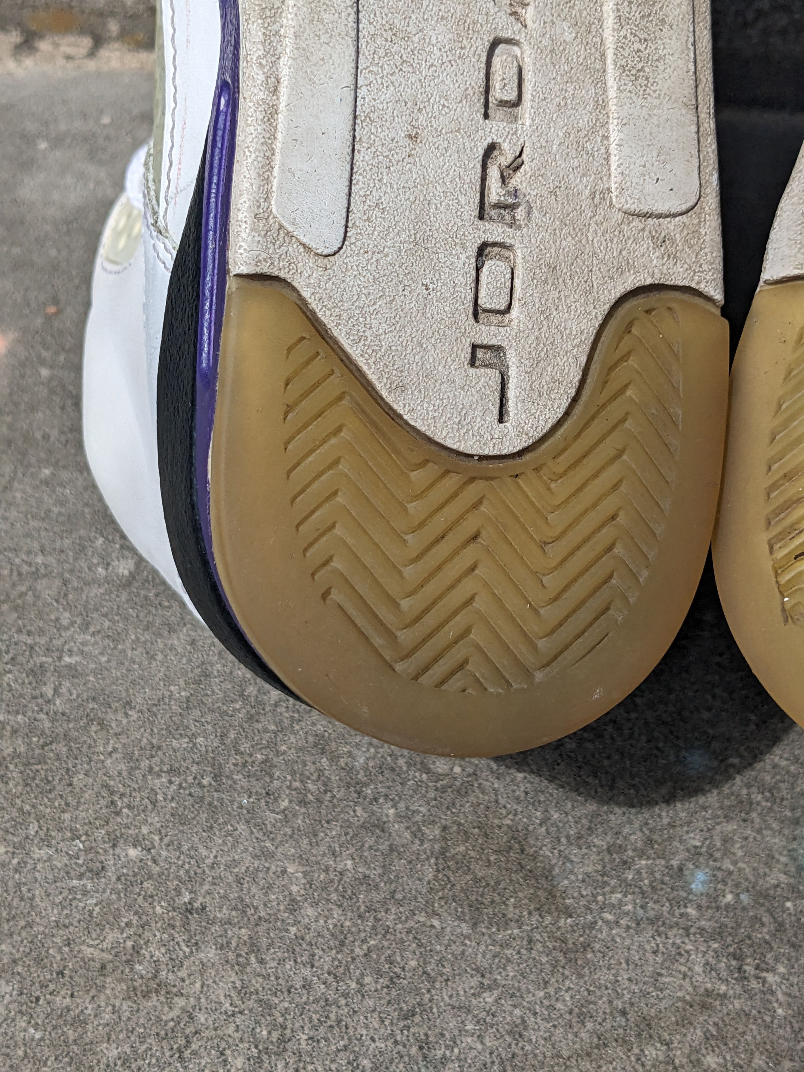 Jordan Brand × Nike Nike Air Jordan 5 Retro White Grape 440888-108 Size 6Y Size US 6 / EU 39 - 11 Thumbnail