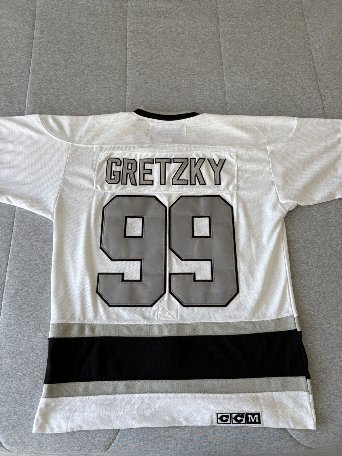 Ccm × NHL × Vintage Vintage Los Angeles Kings Wayne Gretzky Jersey Size US M / EU 48-50 / 2 - 2 Thumbnail