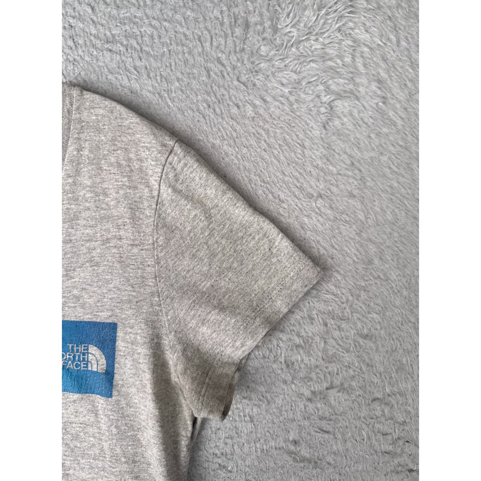 The North Face The North Face Shirt Women Medium Gray V-Neck Short Sleeve Cotton Blend Outdoor All Seasons Breathable READ Womens Size M / US 6-8 / IT 42-44 - 2 Thumbnail