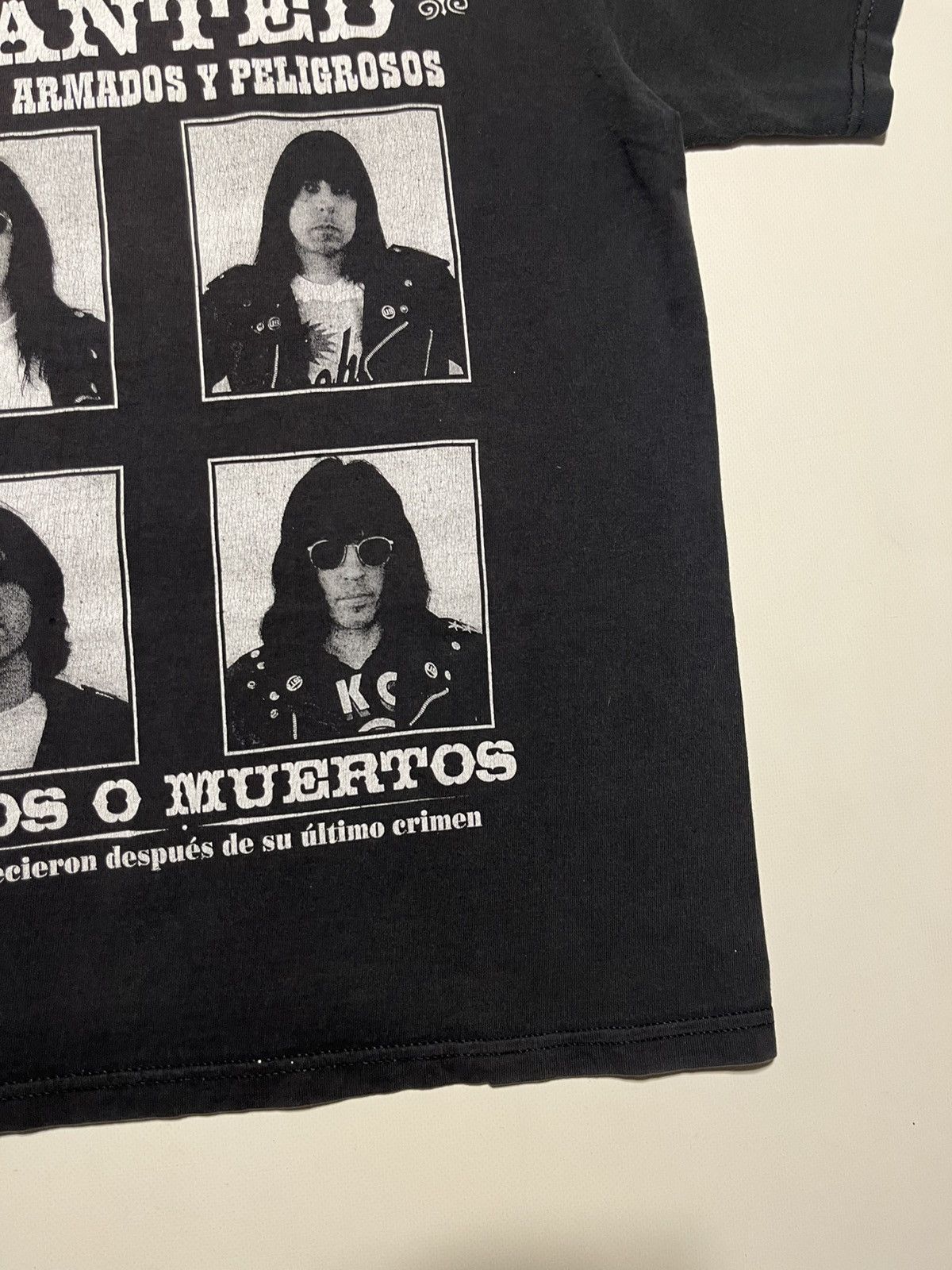 Band Tees 90s RAMONES Wanted perfectly thrashed tee Size US L / EU 52-54 / 3 - 17 Thumbnail