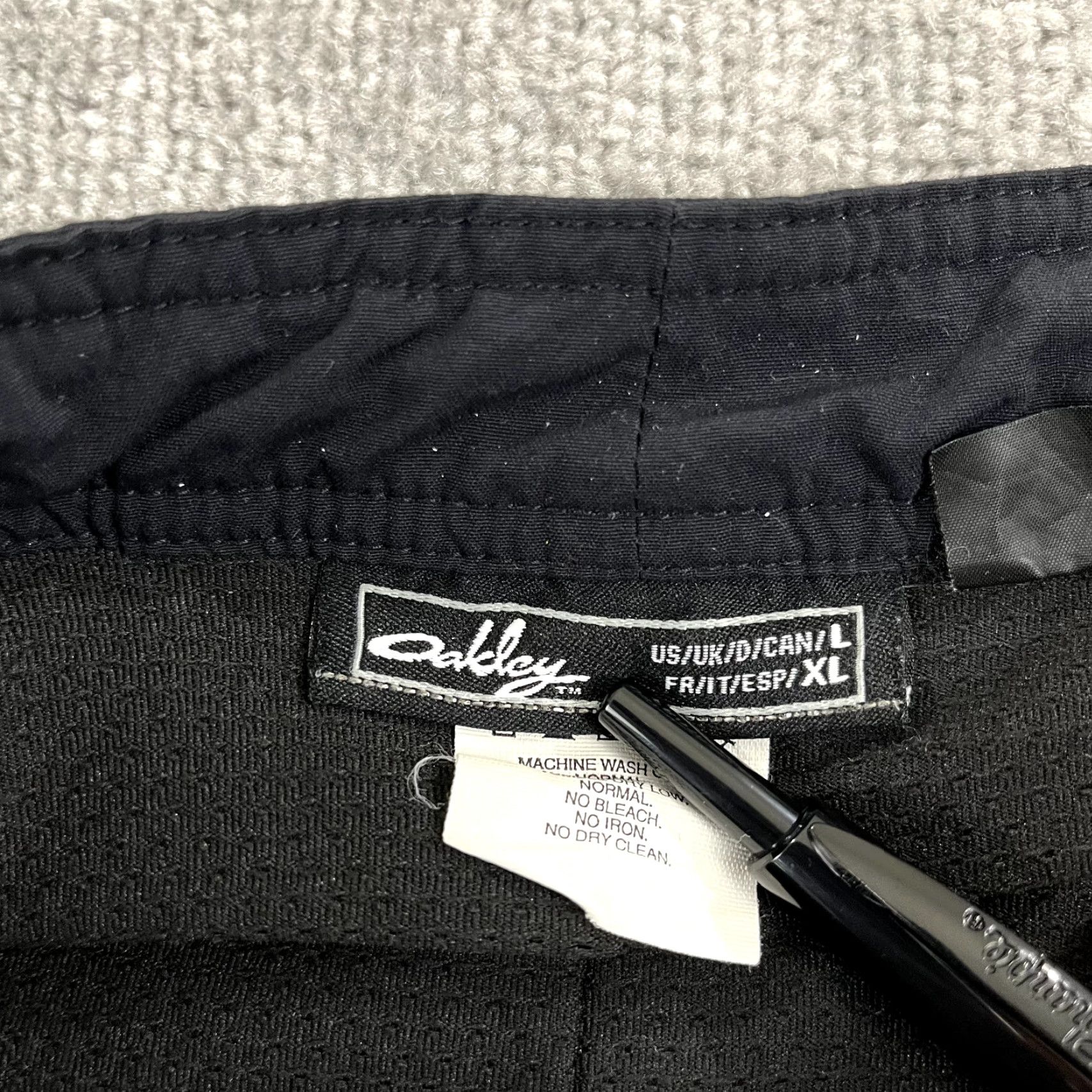 Oakley OAKLEY Shorts Mens L 7" Black Lined Padded Cycling Y2K Breathable Pockets 100% Nylon Solar Layered Activewear Sports Mens Size US 33 - 3 Thumbnail