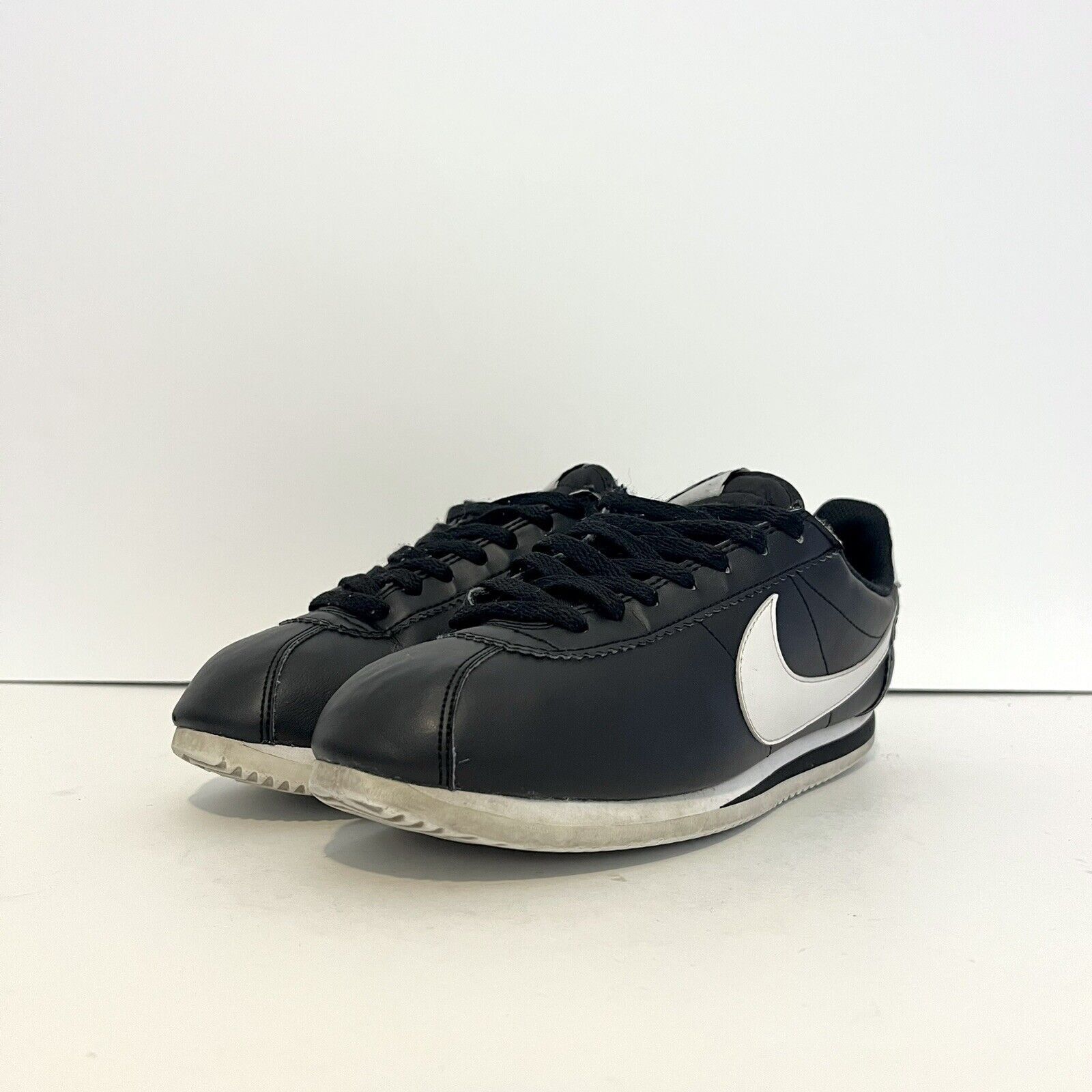 Nike 2016 Wmns Nike Cortez Leather Classic Black White 807471 010 Size US 9 / EU 42 - 2 Thumbnail