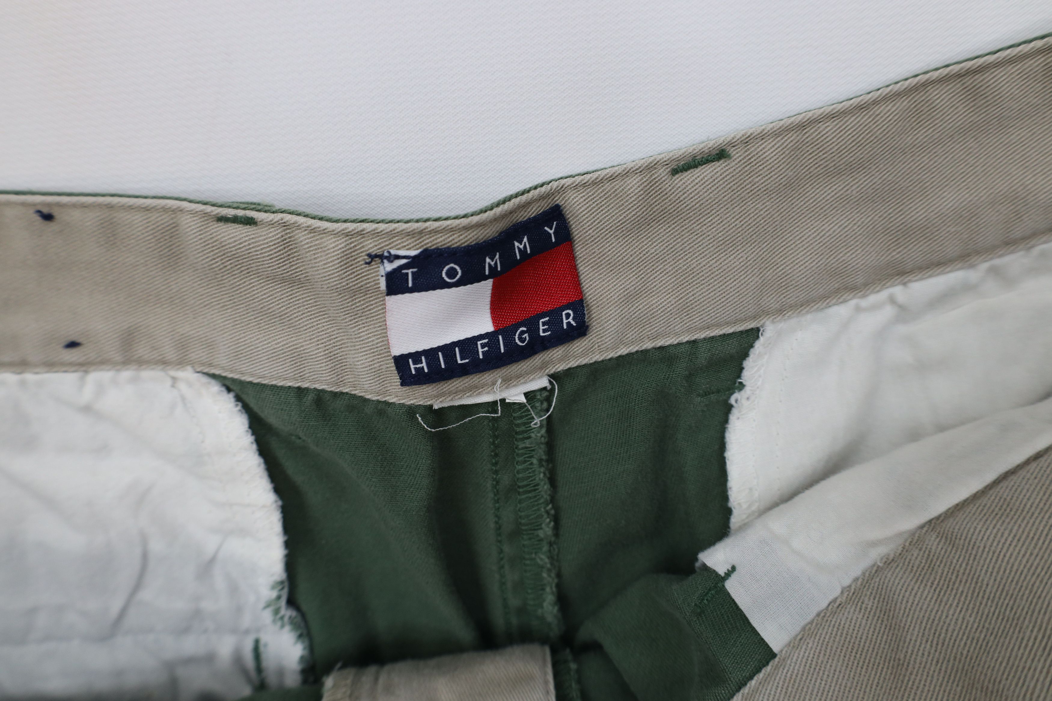 Tommy Hilfiger Vintage 90s Tommy Hilfiger Pleated Chino Golf Shorts Green Size US 36 / EU 52 - 6 Thumbnail