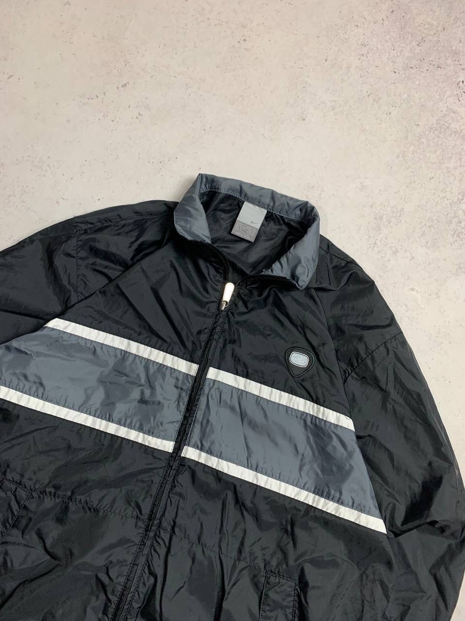 Nike Vintage Nike Black Nylon Olympic Jacket Y2K L Size US L / EU 52-54 / 3 - 4 Thumbnail