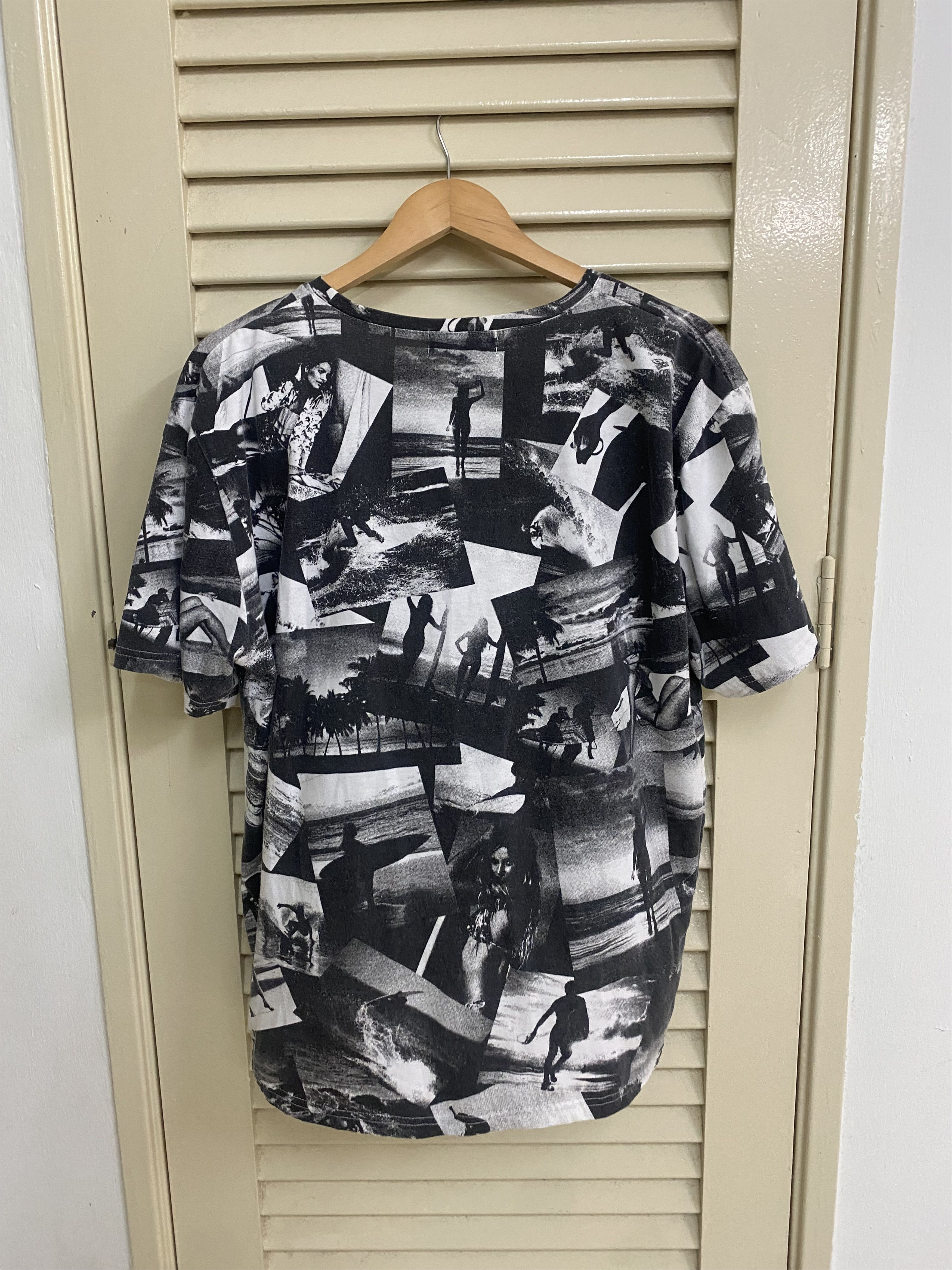 In The Attic In The Attic AOP Girl Surfing T Shirt Size US L / EU 52-54 / 3 - 2 Thumbnail
