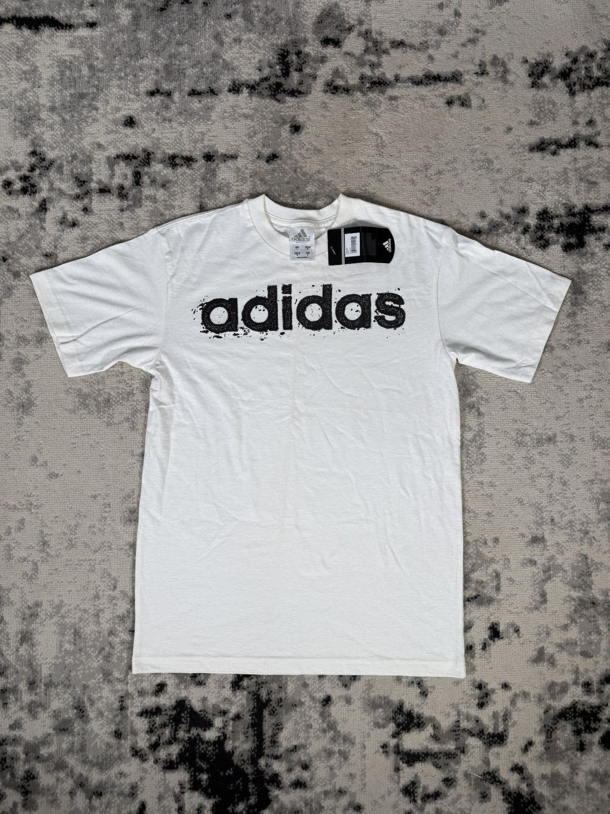 Adidas BNWT Y2K Made in Canada Adidas Front Logo T-Shirt Size US L / EU 52-54 / 3 - 1 Thumbnail