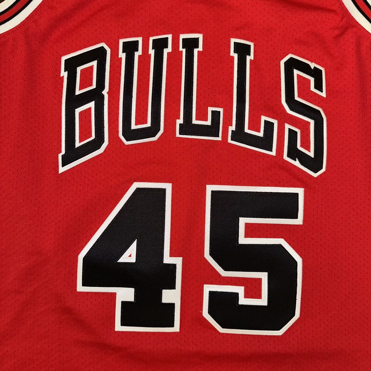 Mitchell & Ness Mitchell & Ness Michael Jordan 1994-95 45 Authentic Jersey Size US M / EU 48-50 / 2 - 4 Thumbnail