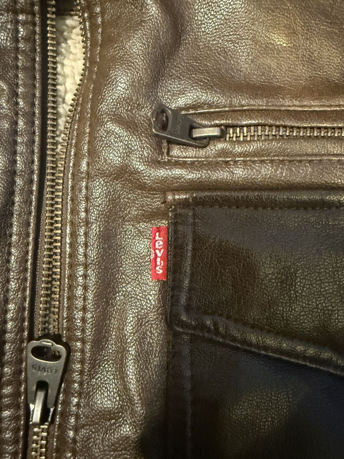 Levi's Levis Men’s Bomber Jacket Leather Sherpa Lined Zip Up Size L Size US L / EU 52-54 / 3 - 2 Thumbnail