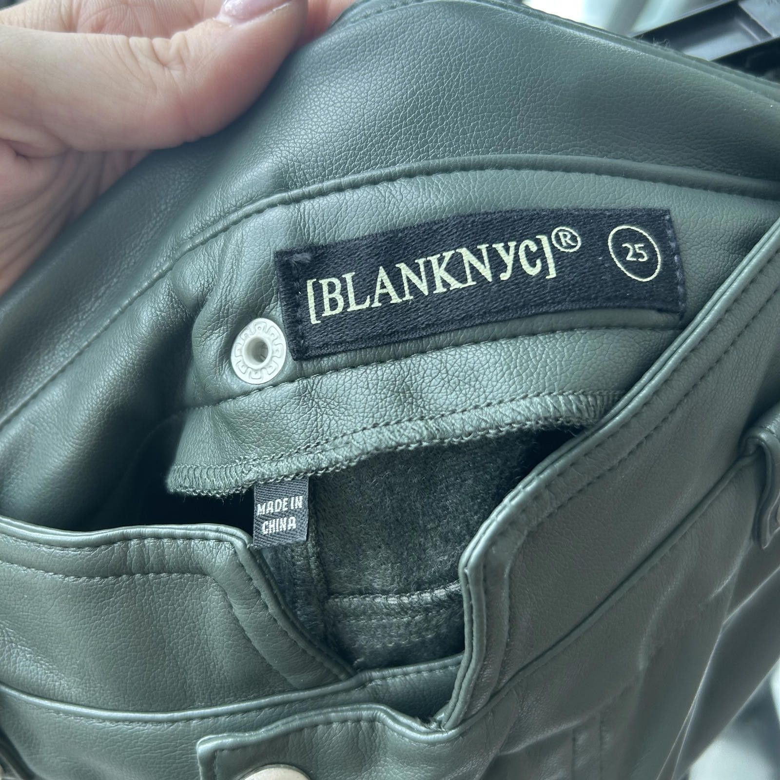 BLANKNYC BlankNYC Women's Olive Green Leather Pants Size 25 Size 25" / US 0 / IT 36 - 3 Thumbnail
