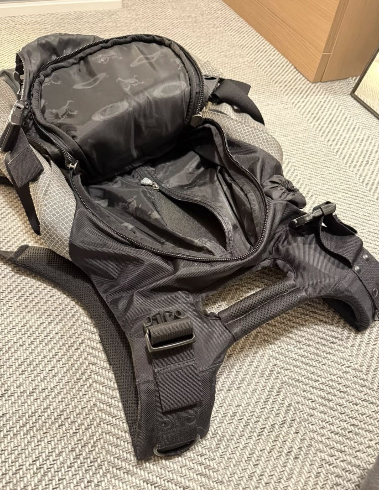 Oakley Black Mesh Backpack with Adjustable Straps Size ONE SIZE - 8 Thumbnail