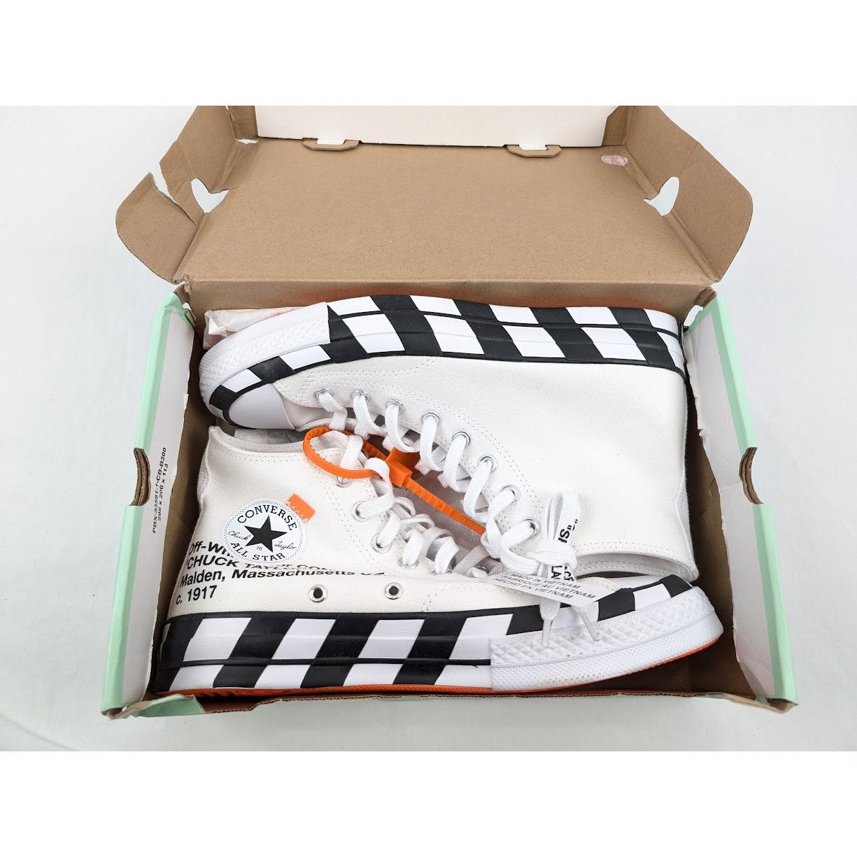 Converse × Off-White o1rshd1 DUP / Unisex Chuck 70 Hi-Top Sneakers in White/Cone Size US 8 / EU 41 - 22 Thumbnail