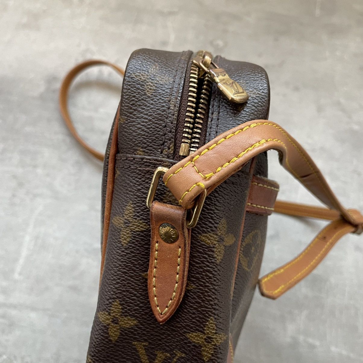 Designer × Louis Vuitton × Vintage Louis Vuitton Trocadero 23 Monogram Crossbody Celebrity Worn Size ONE SIZE - 2 Thumbnail