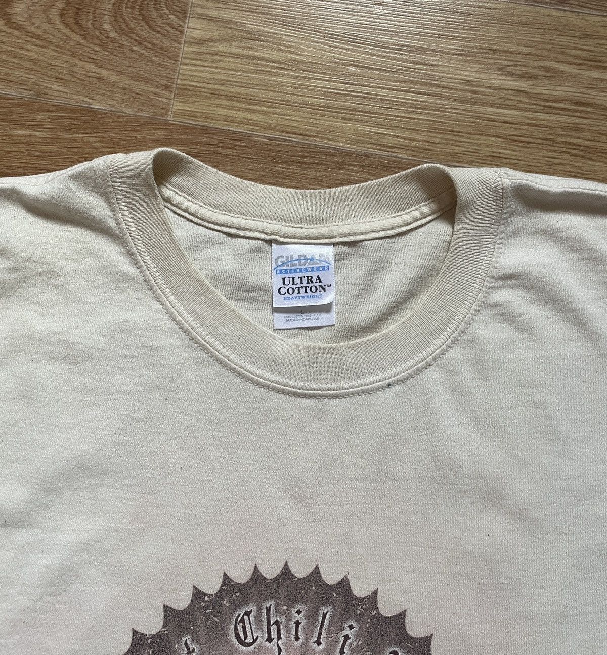 Fruit Of The Loom Vintage 2004 Red Hot Chilli Peppers Tour T Shirt Size L Size US L / EU 52-54 / 3 - 7 Thumbnail