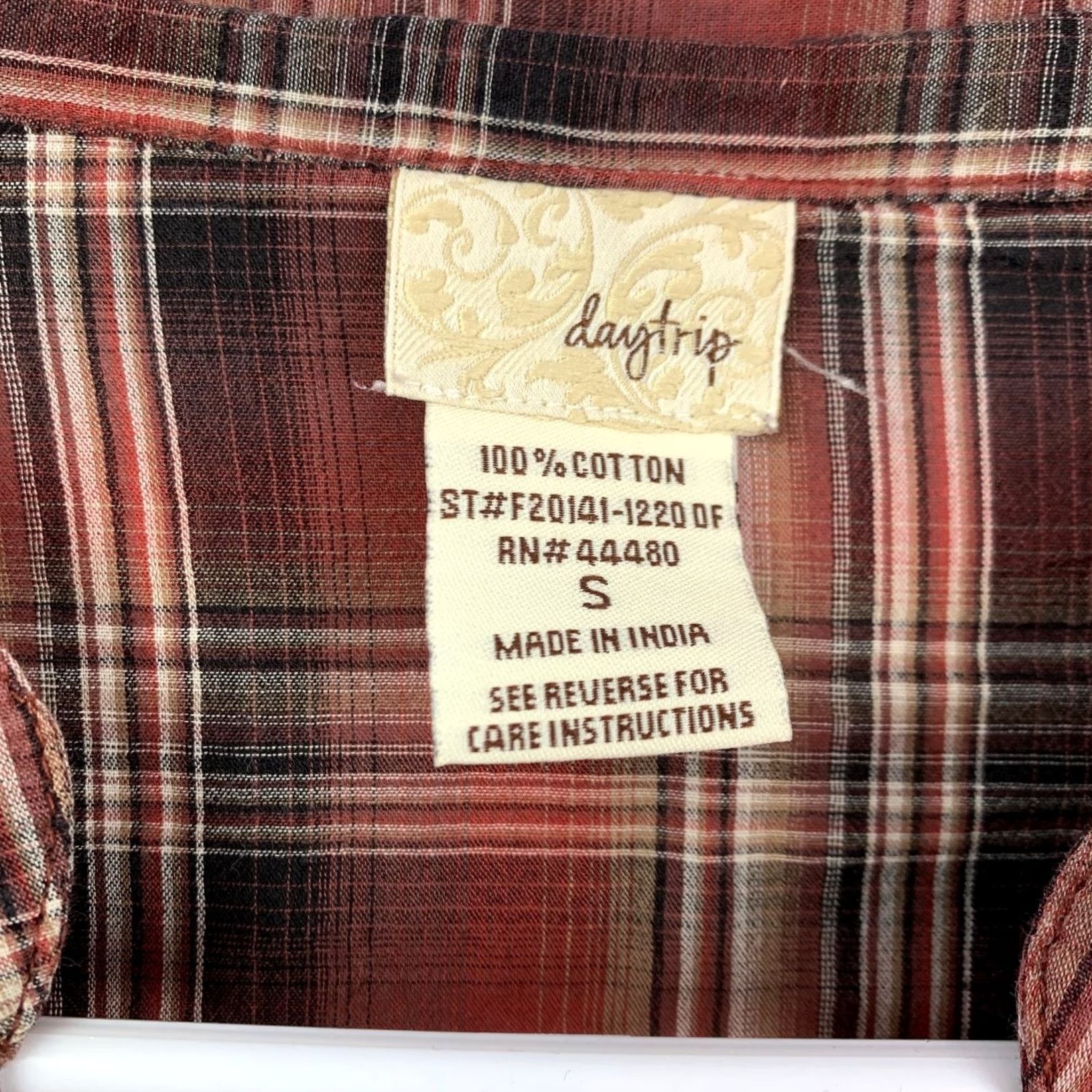 Vintage Daytrip Shirt Women's Small Red V-Neck Roll-Tab Twilight Cabincore Boho Chic Plaid Yardage Y2K Vintage N/A Size S / US 4 / IT 40 - 3 Thumbnail