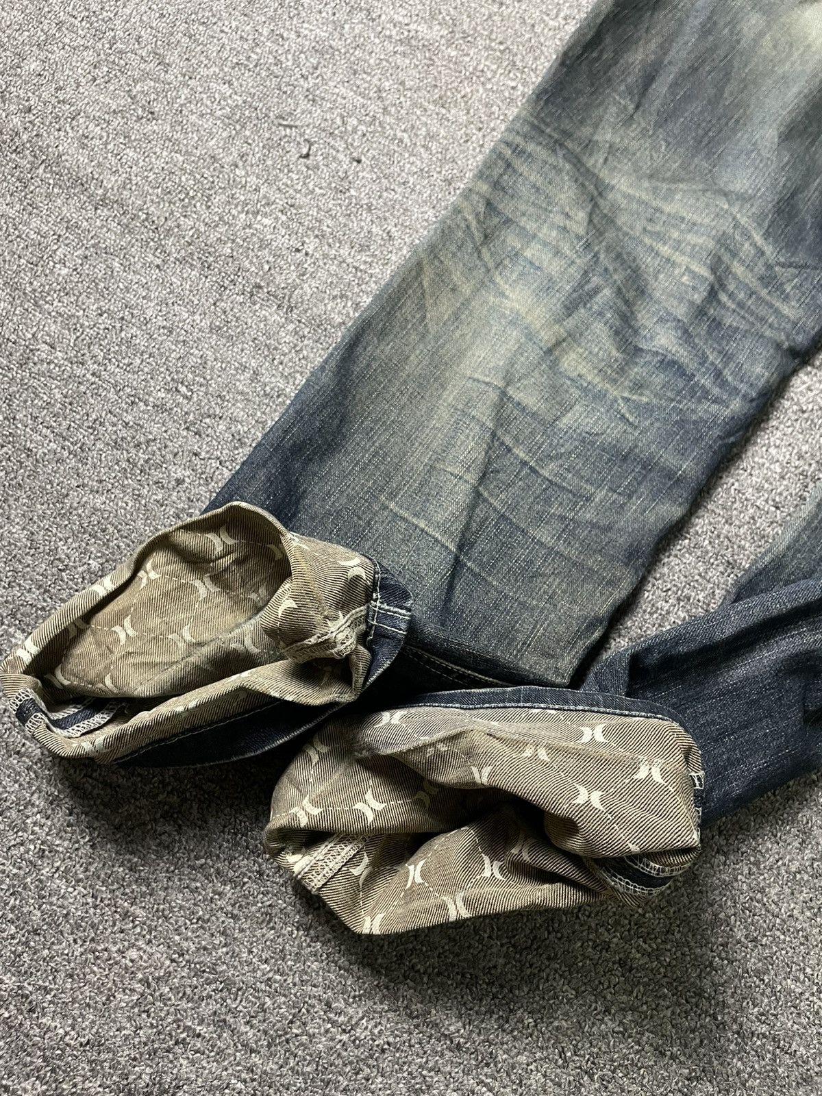 Hurley × Vintage HURLEY Men’s Fashion Distressed Denim Jeans (106) Size US 35 - 11 Thumbnail