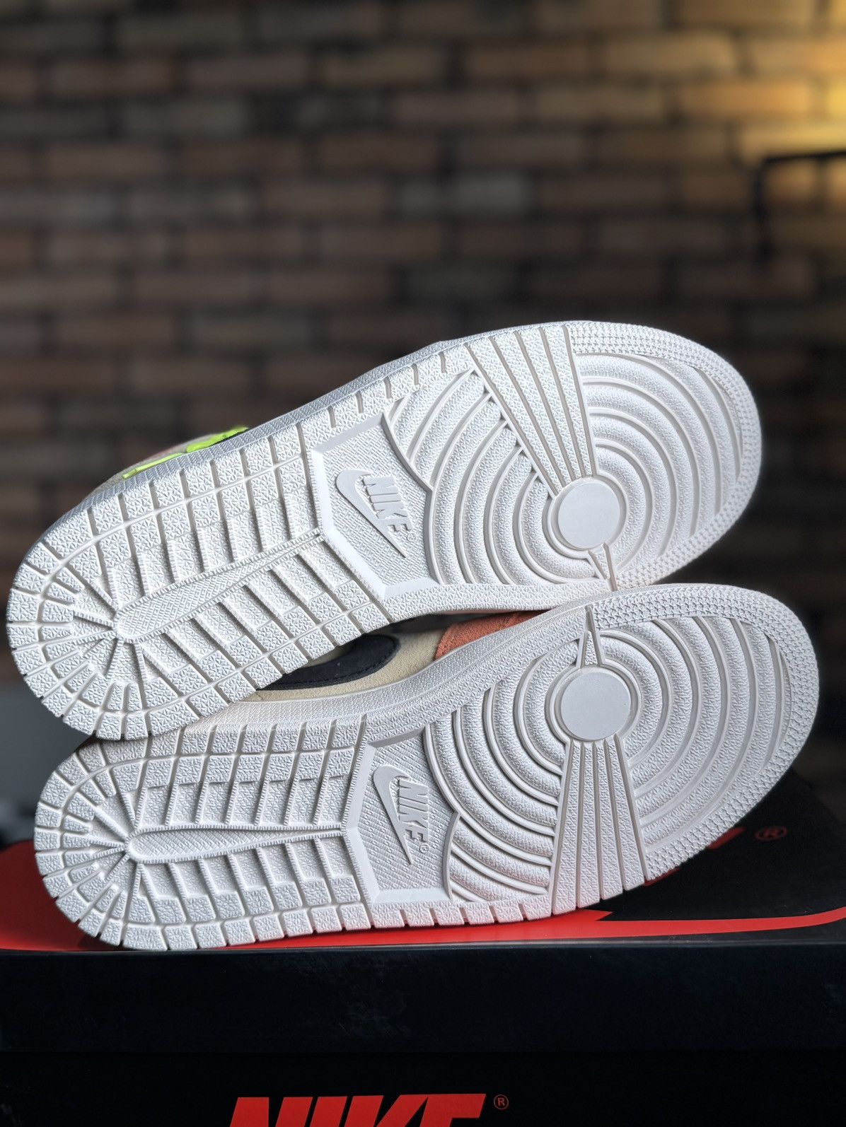 Jordan Brand NEW JORDAN 1 SWITCH APRICOT LEMON DROP 9.5US Size US 9.5 / EU 42-43 - 12 Thumbnail