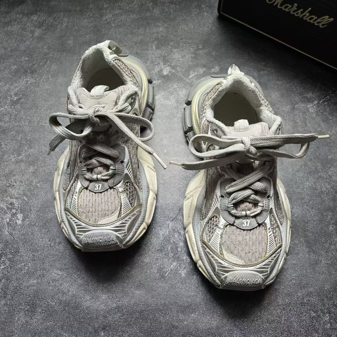 Balenciaga Balenciaga Beige Lowtop Sneakers XXXL Women Size US 8 / IT 38 - 1 Thumbnail