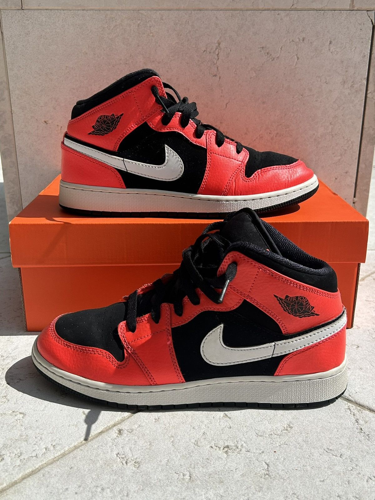 Jordan Brand × Nike Jordan 1 Mid Infrared 23 Size US 6.5 / EU 39-40 - 1 Thumbnail