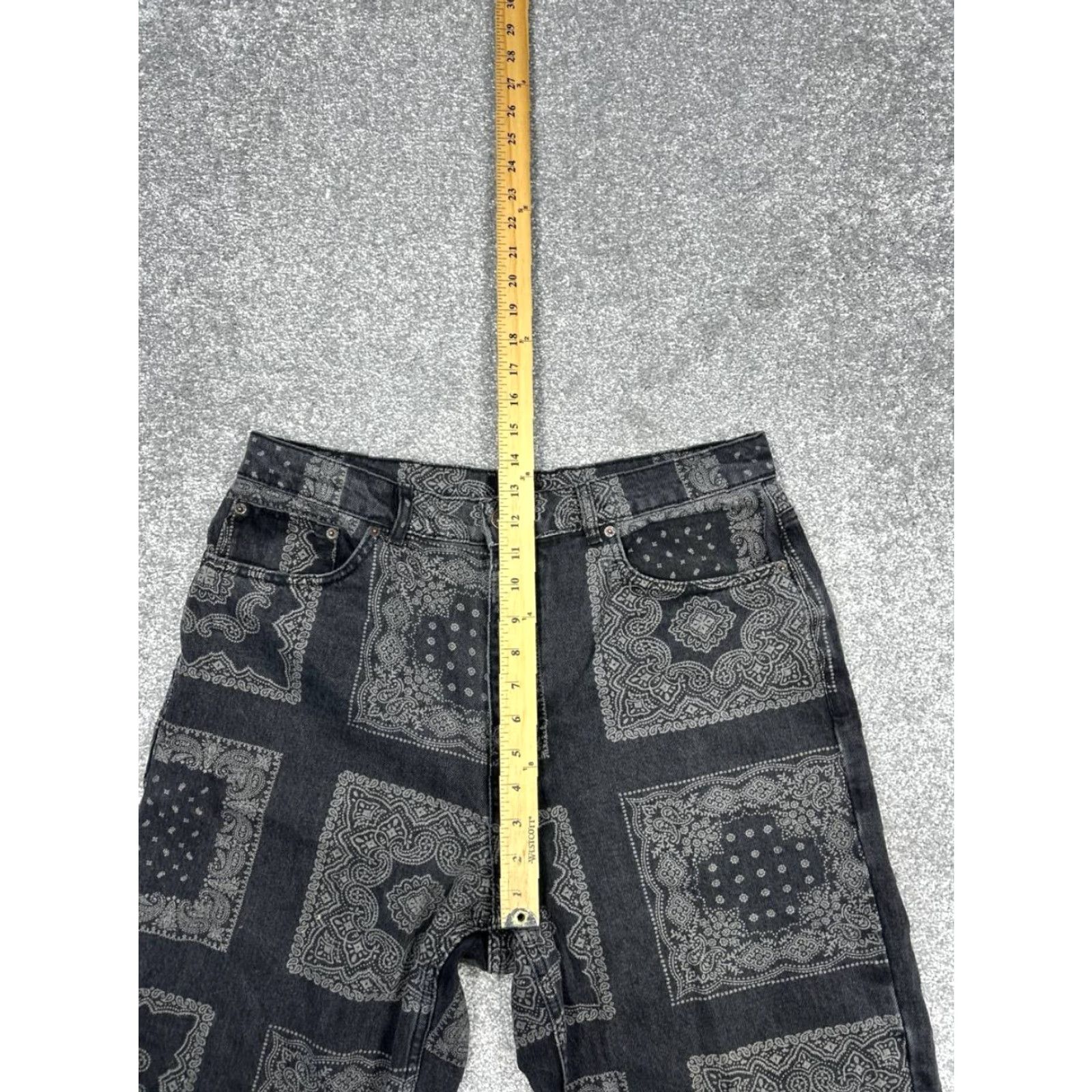 Urban Outfitters VINTAGE Urban Outfitters Capris Mens 34 Denim Gray Bandana Bow 17" Inseam jeans Regular Mens Size US 34 / EU 50 - 7 Thumbnail