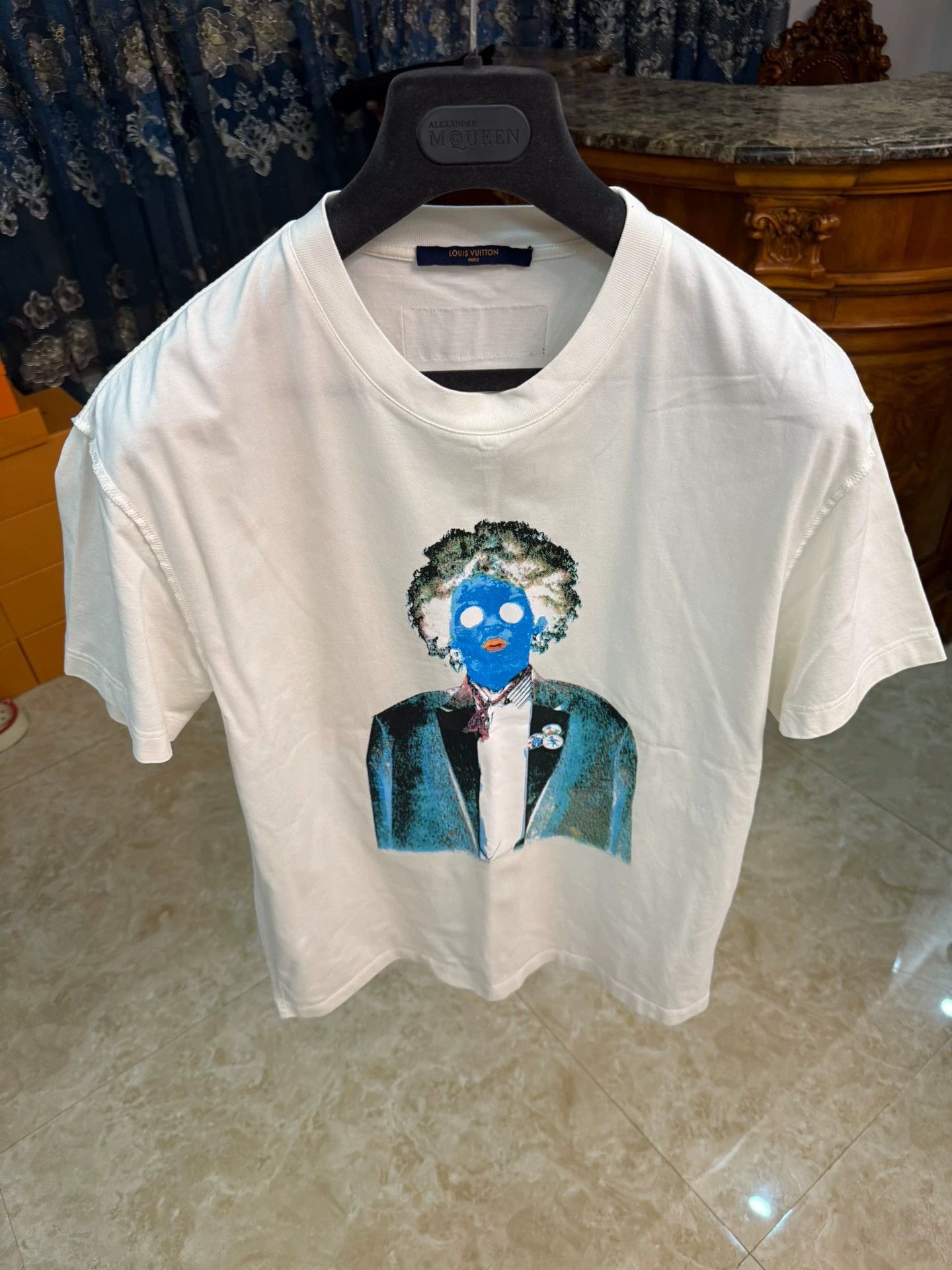 Louis Vuitton LV Portrait Series Graffiti Logo White M T - Shirt Size US M / EU 48-50 / 2 - 1 Thumbnail