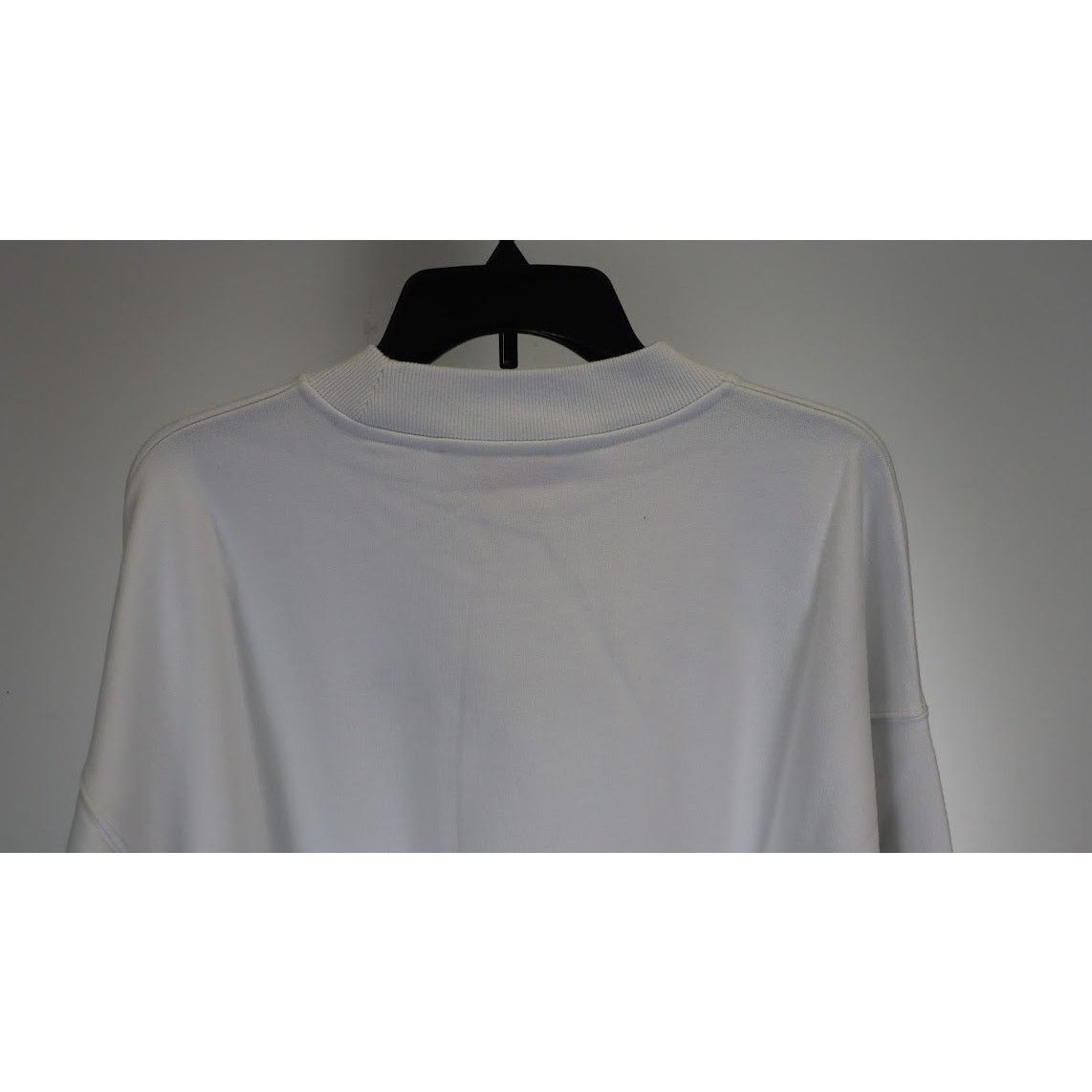 Off-White o1rshd1 Spray Helv Skate Crewneck in White/Black Size US L / EU 52-54 / 3 - 10 Thumbnail