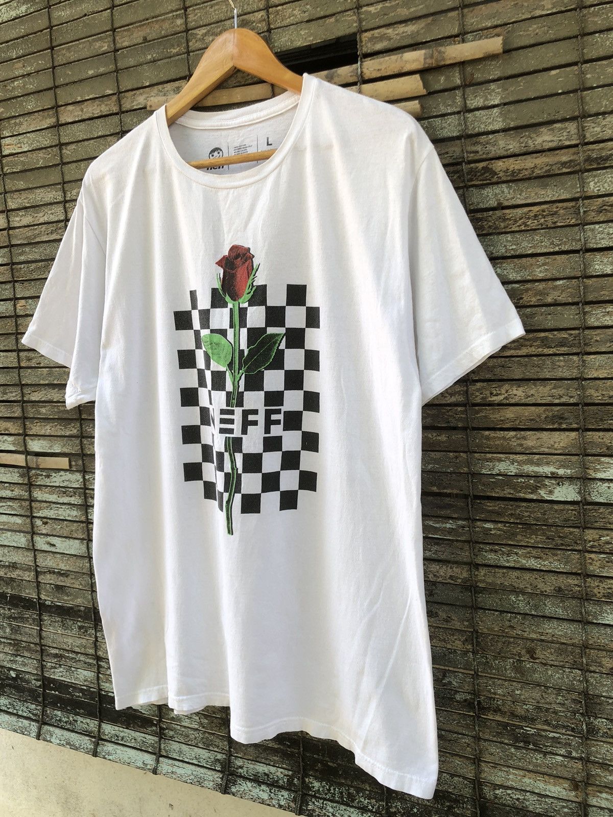 Japanese Brand 🔥RARE🔥Neff Roses Centre Logo Tshirts Size US L / EU 52-54 / 3 - 5 Thumbnail