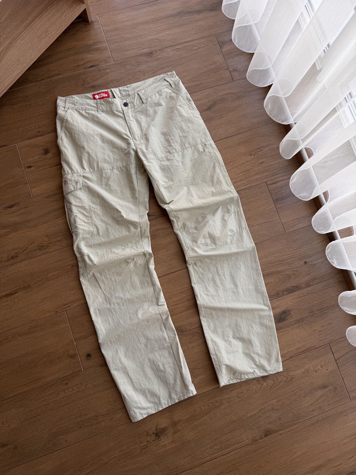 Fjallraven × Vintage Vintage Fjallraven Beige Nylon Cargo Lightweight Pants Size US 34 / EU 50 - 2 Thumbnail