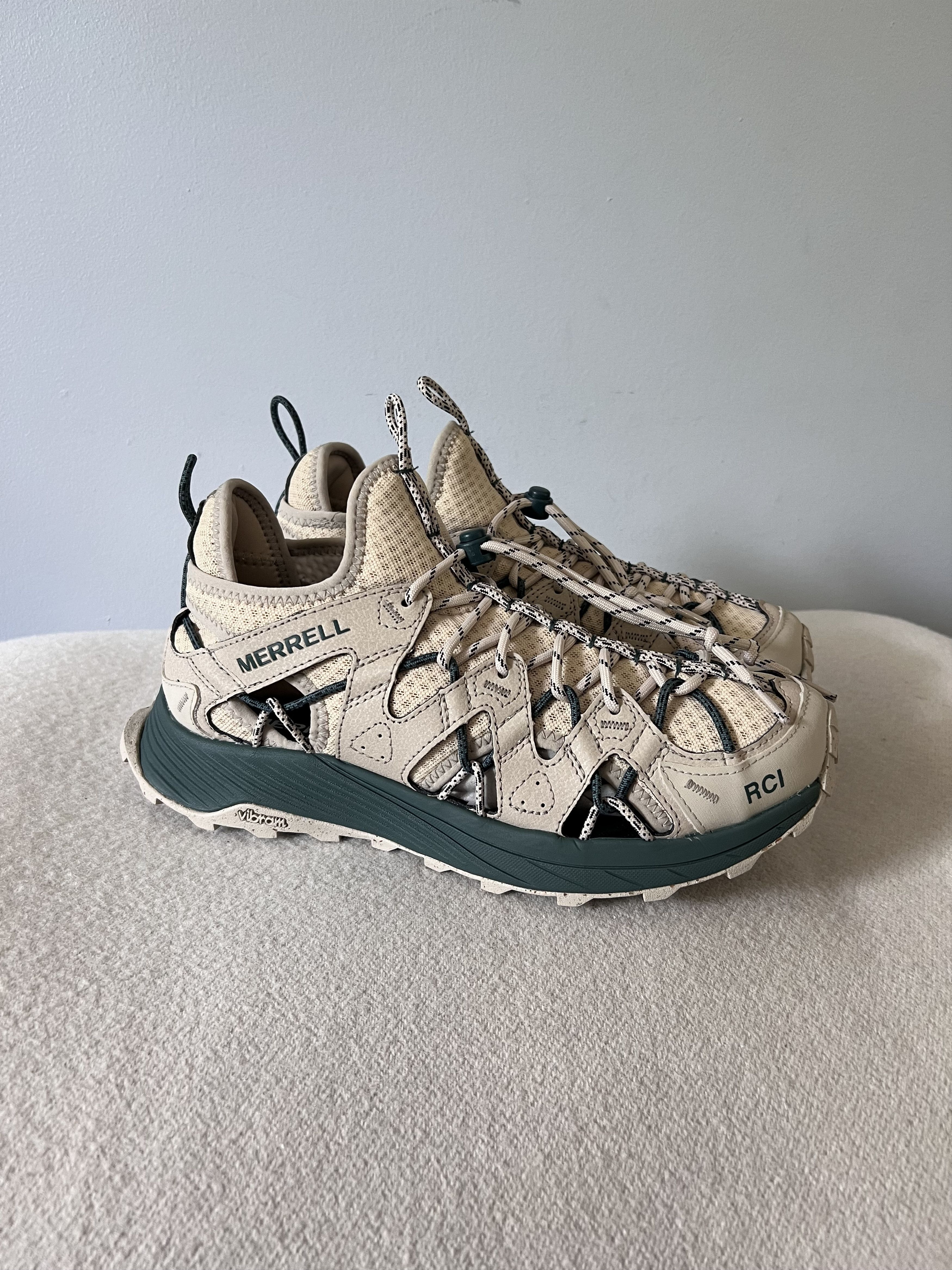 Merrell Reese Cooper Merrell Moab FLight SVE in Oyster White Size US 9 / EU 42 - 1 Thumbnail