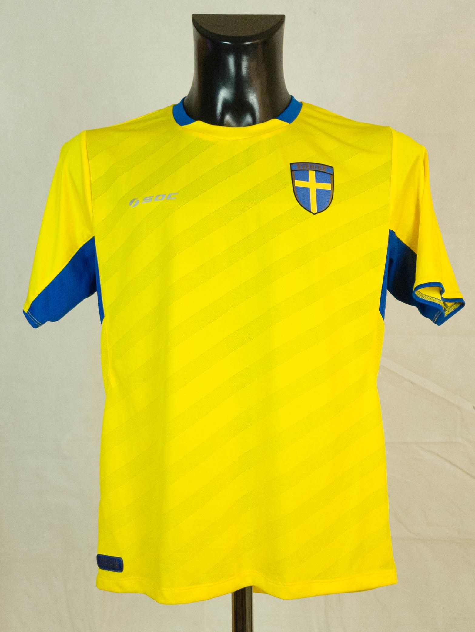 Other SWEDEN NATIONAL FOOTBALL SHIRT SOC SIZE S EXCL Size US S / EU 44-46 / 1 - 1 Thumbnail