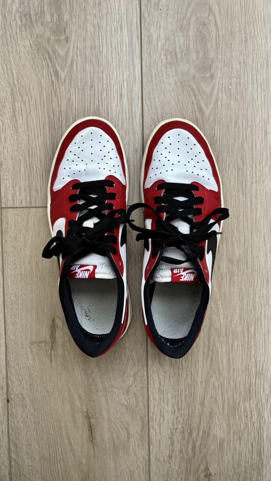 Nike Air Jordan 1 Low OG Chicago 2016 SIZE 10.5 GREAT CONDITION Size US 10.5 / EU 43-44 - 4 Thumbnail