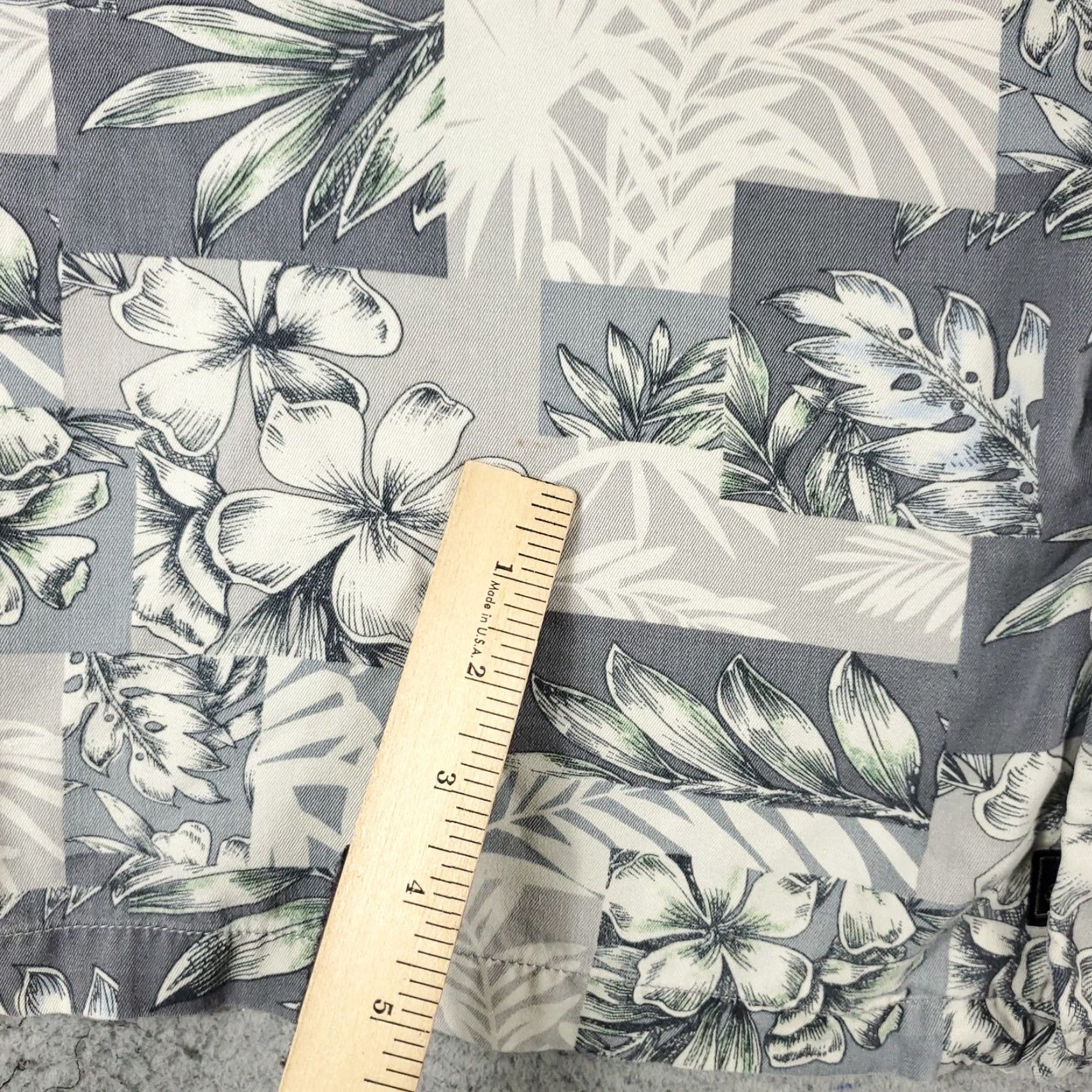 Tommy Bahama Tommy Bahama Shirt Mens XL Gray Hawaiian Floral Button-Up Short Sleeve Size US XL / EU 56 / 4 - 3 Thumbnail