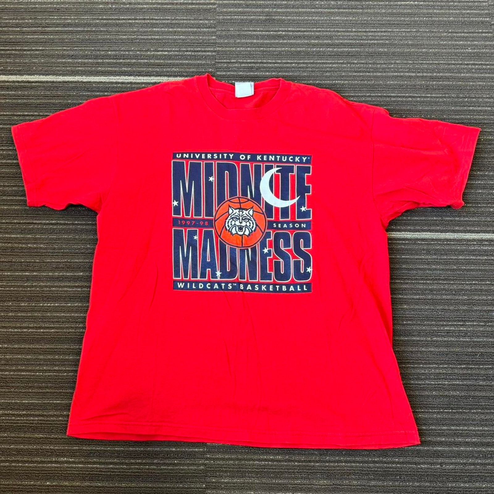 Champion 1997 University of Kentucky basketball Midnight Madness tee Size US XL / EU 56 / 4 - 1 Thumbnail
