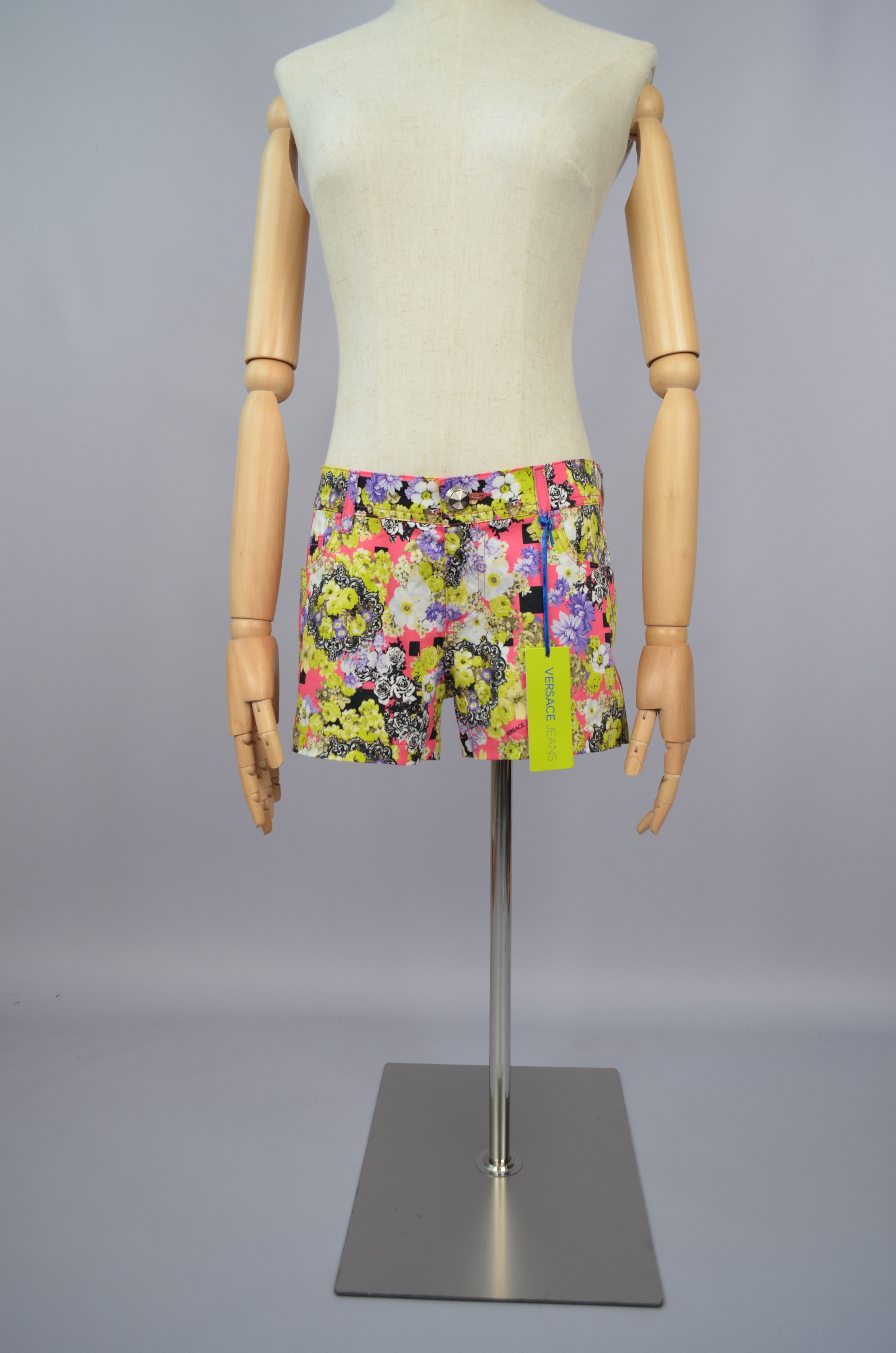Versace × Versace Jeans Couture Versace Womens Mini Shorts Floral Print Size US6 / UK8 W28 Size 28" / US 6 / IT 42 - 2 Thumbnail