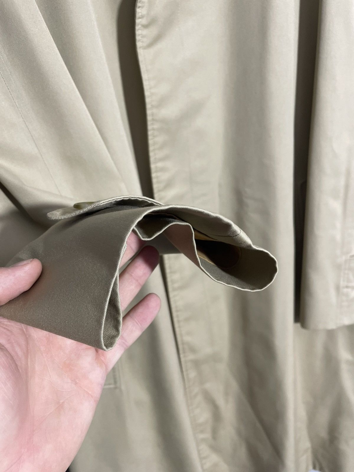 Burberry × Vintage Vintage Burberry beige trench coat men’s size 54 Size US L / EU 52-54 / 3 - 8 Thumbnail