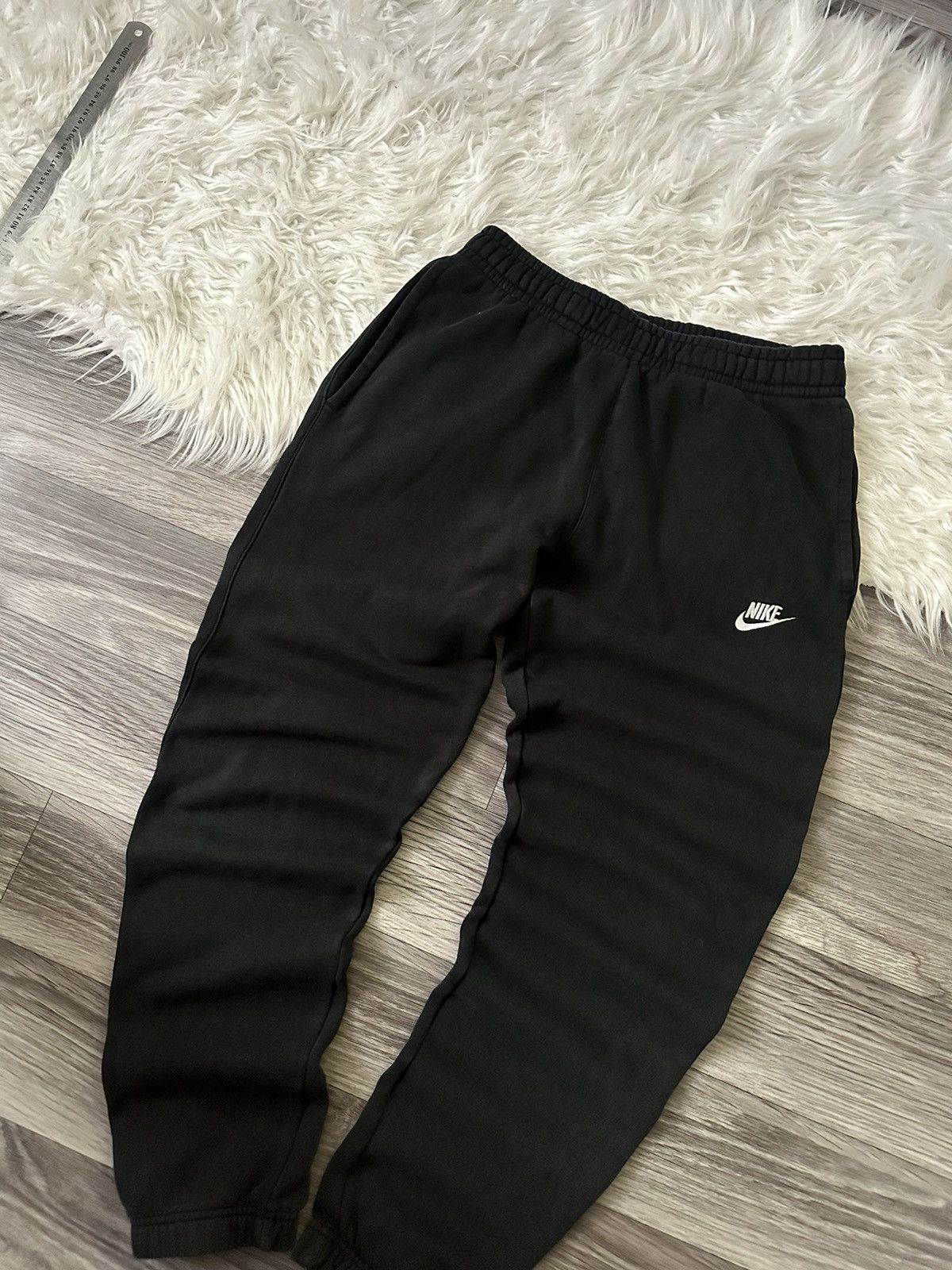 Nike Nike Black Baggy Small Swoosh Sweatpants size S Size US 30 / EU 46 - 4 Thumbnail