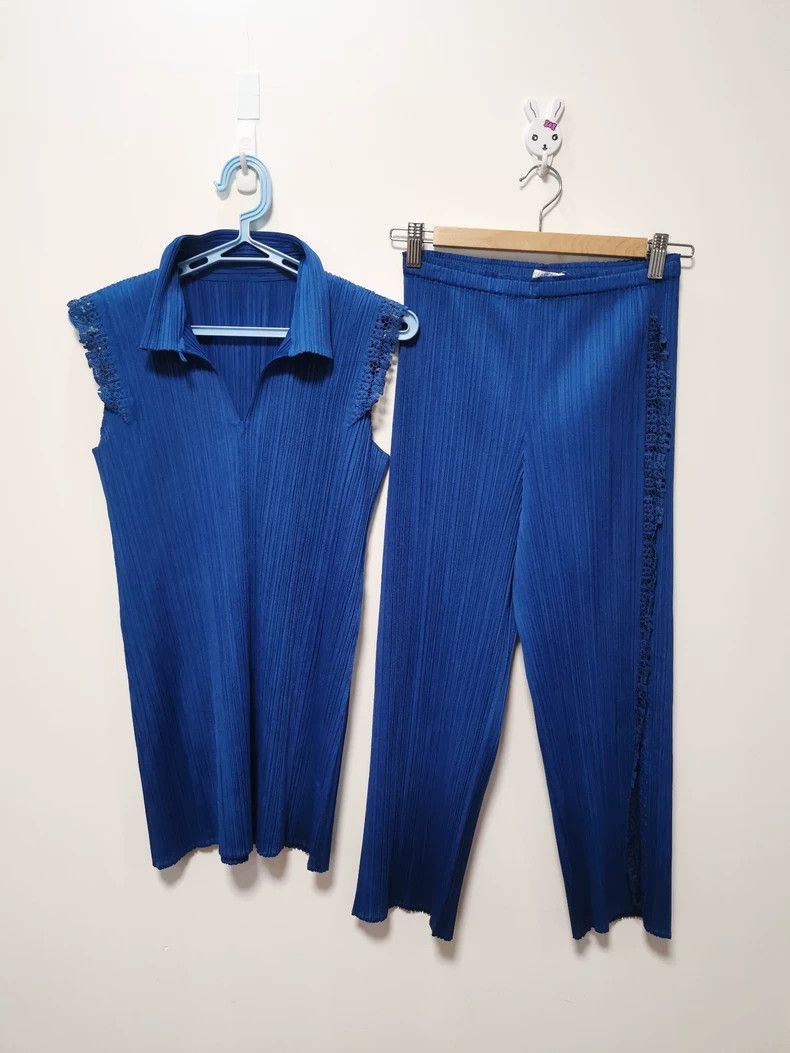 Issey Miyake Issey Miyake size:3 Blue pleated vest Size XS / US 0-2 / IT 36-38 - 1 Thumbnail