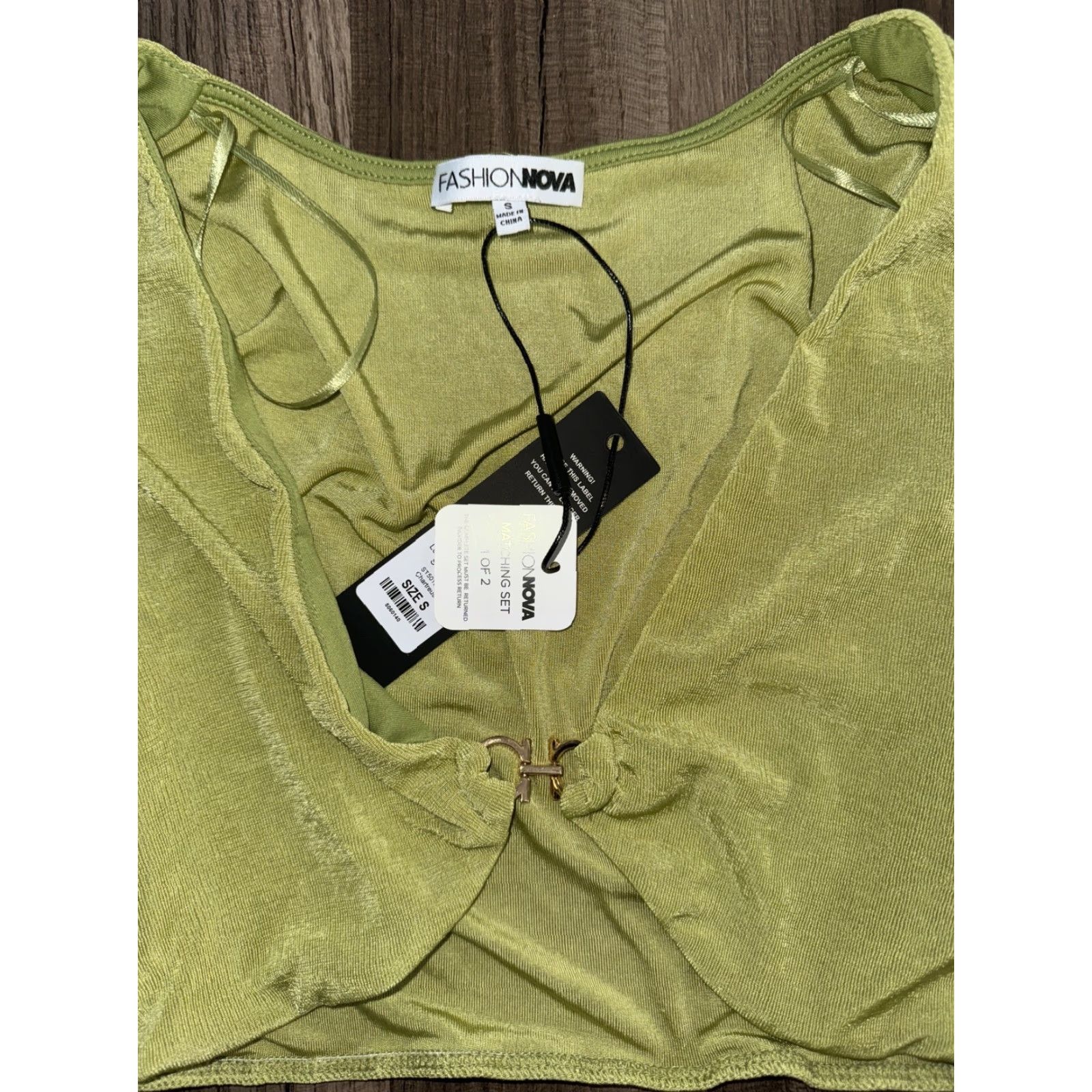 Fashion Nova Fashion Nova Cropped Shirt Green Size Small BNWT Size S / US 4 / IT 40 - 2 Thumbnail