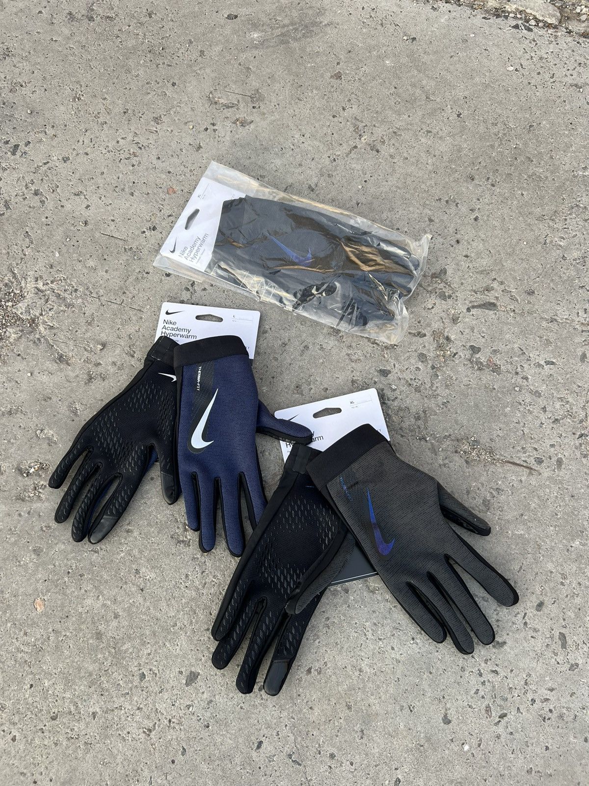 Nike Nike Thermal Fit Gloves NEW Size ONE SIZE - 1 Thumbnail