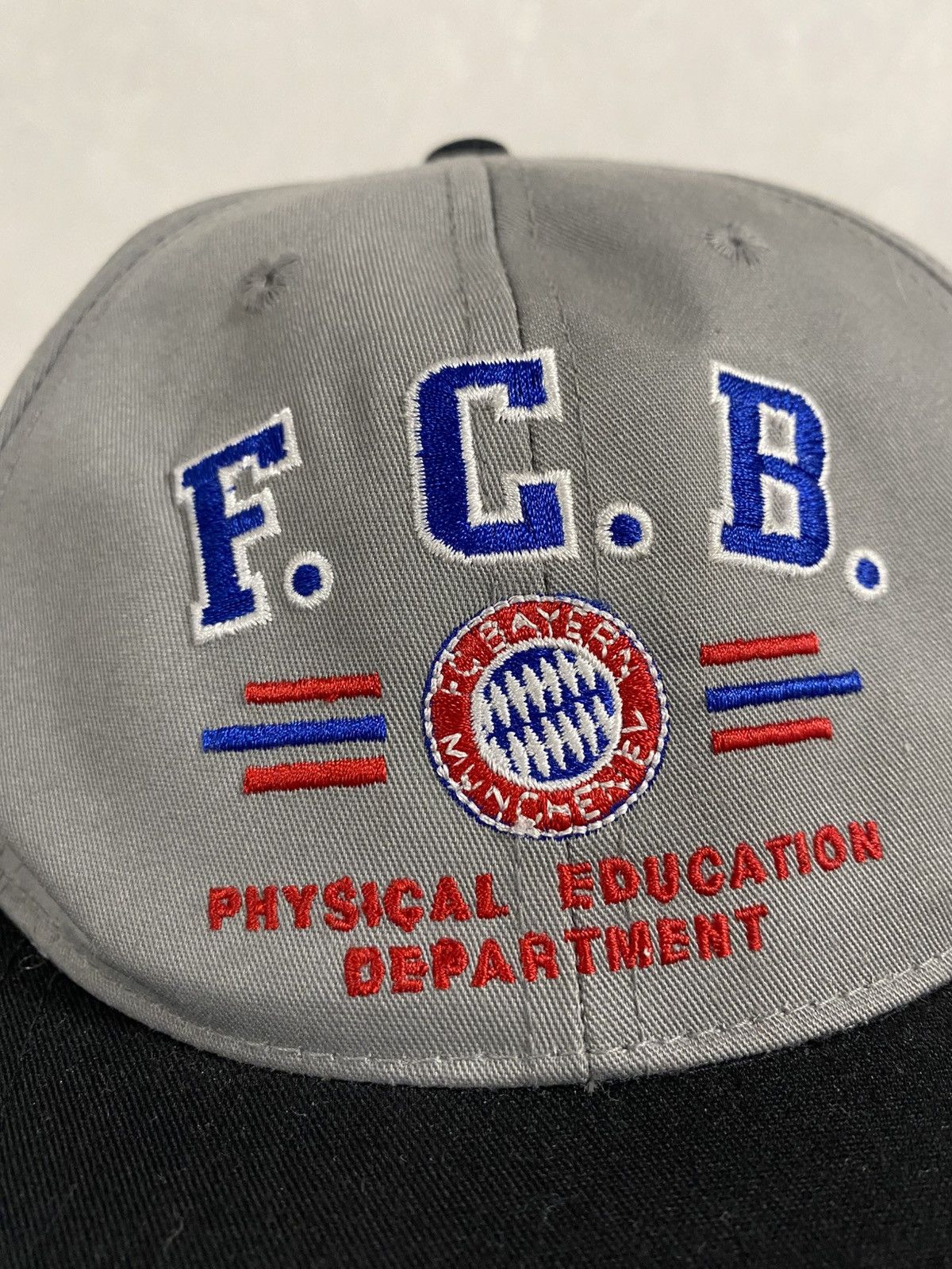 Adidas Adidas Bayern Munich Vintage Cap NWT 90’s Y2K F.C.B. Size ONE SIZE - 2 Thumbnail